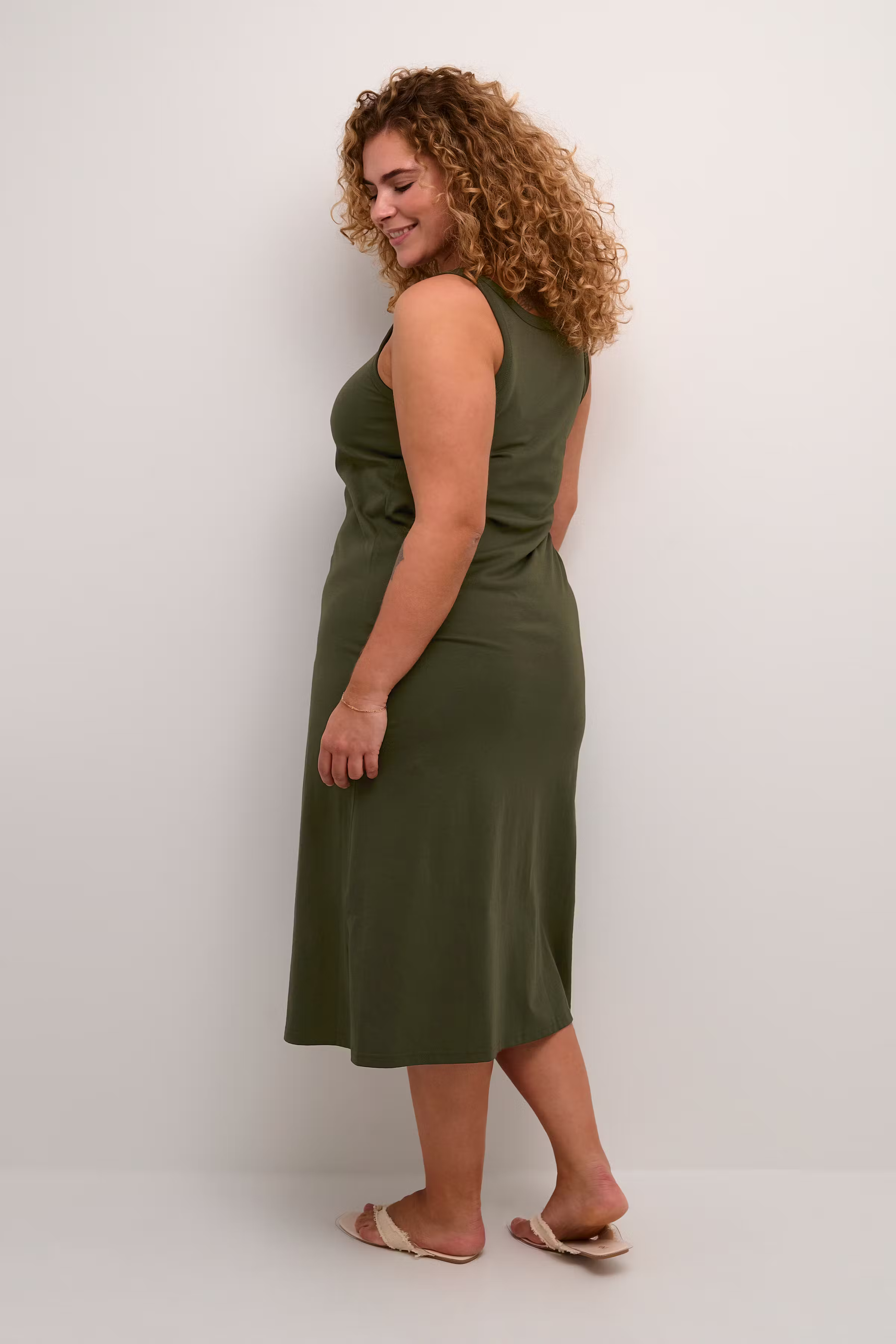 KCdina Robe LOOKBOOK BACK 10582343-190414