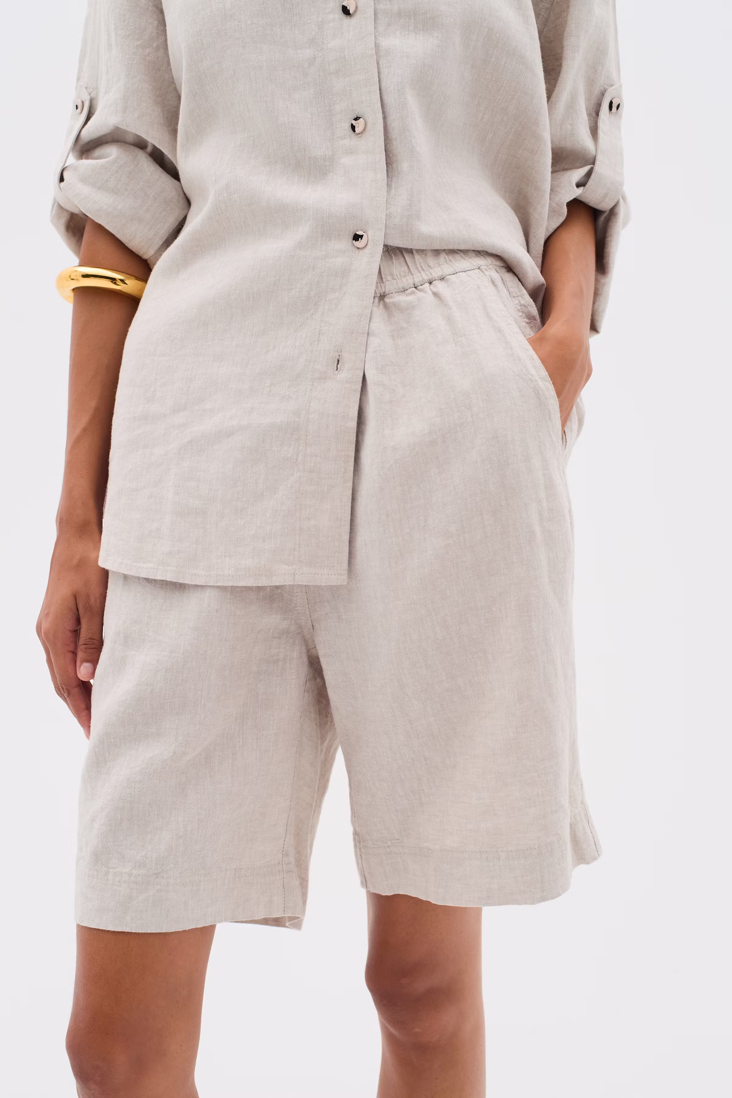 RimoneIW Linen Shorts LOOKBOOK FRONT 30110363-1304031