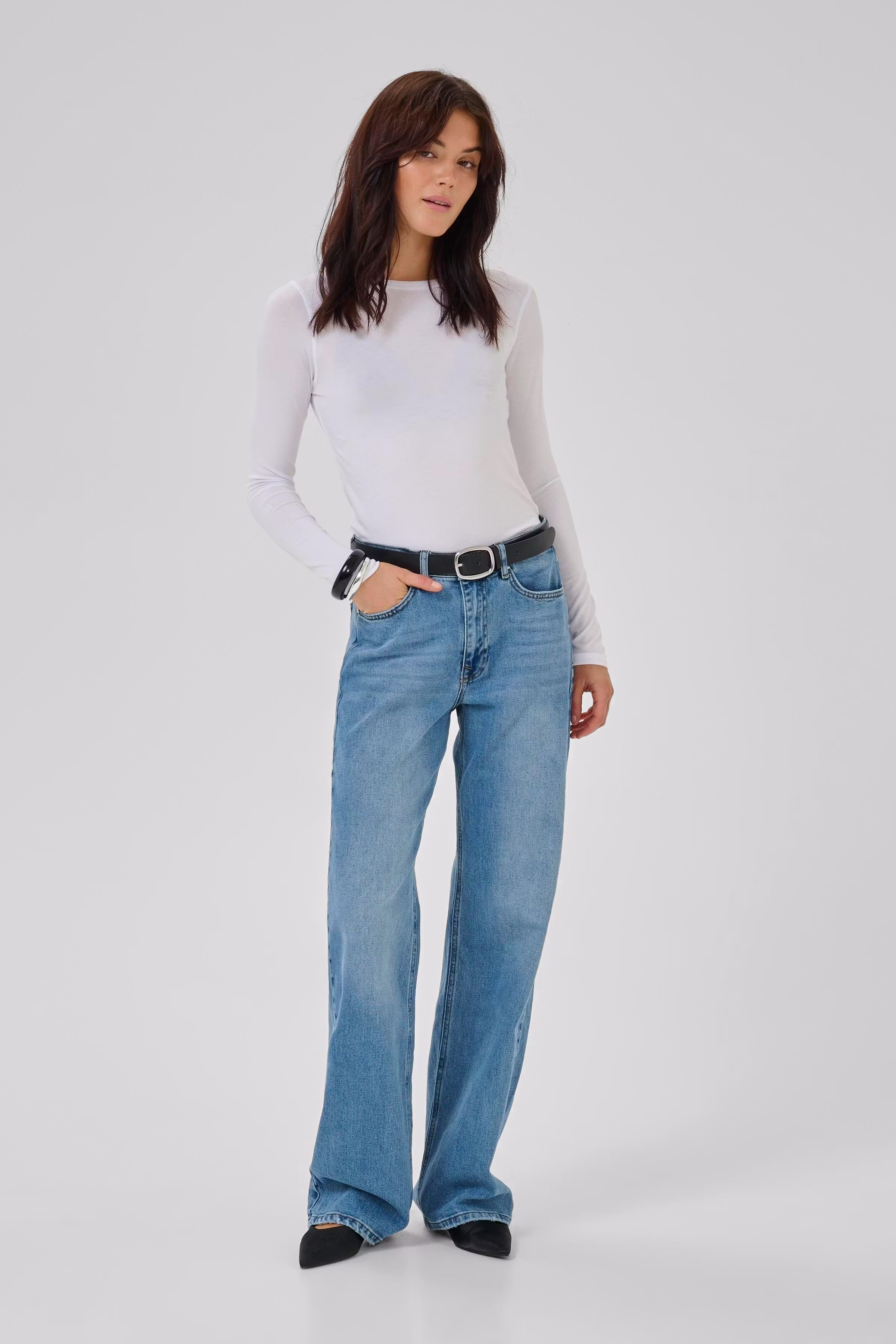 18 THE MODAL BLOUSE LOOKBOOK FRONT 10703600-110601