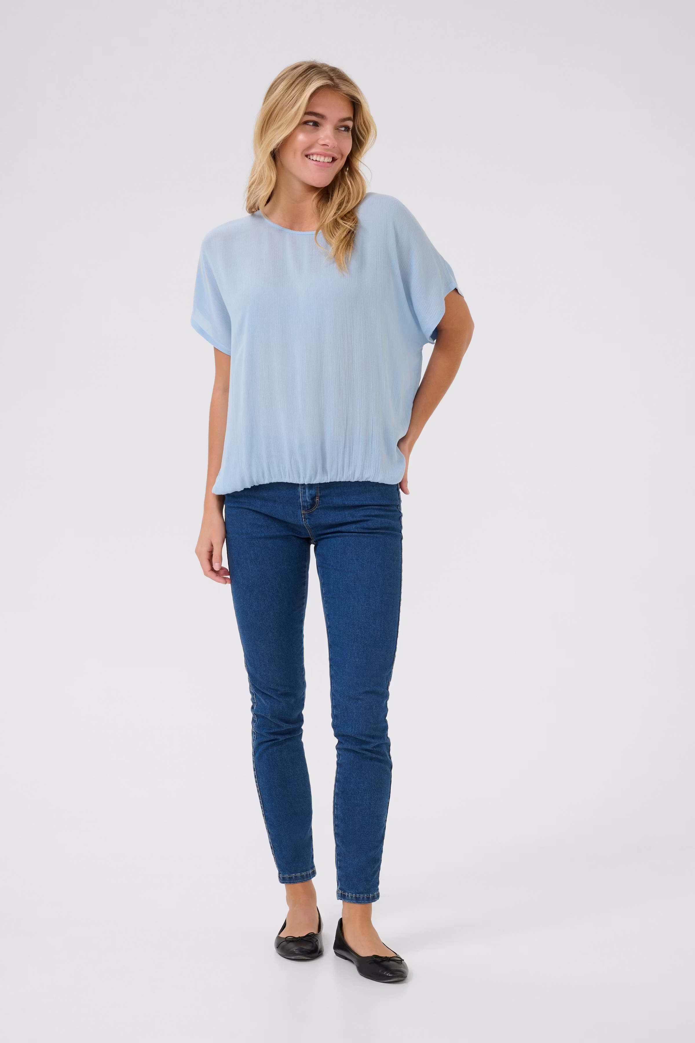 KAamber Bluse LOOKBOOK FRONT 10500781-164016