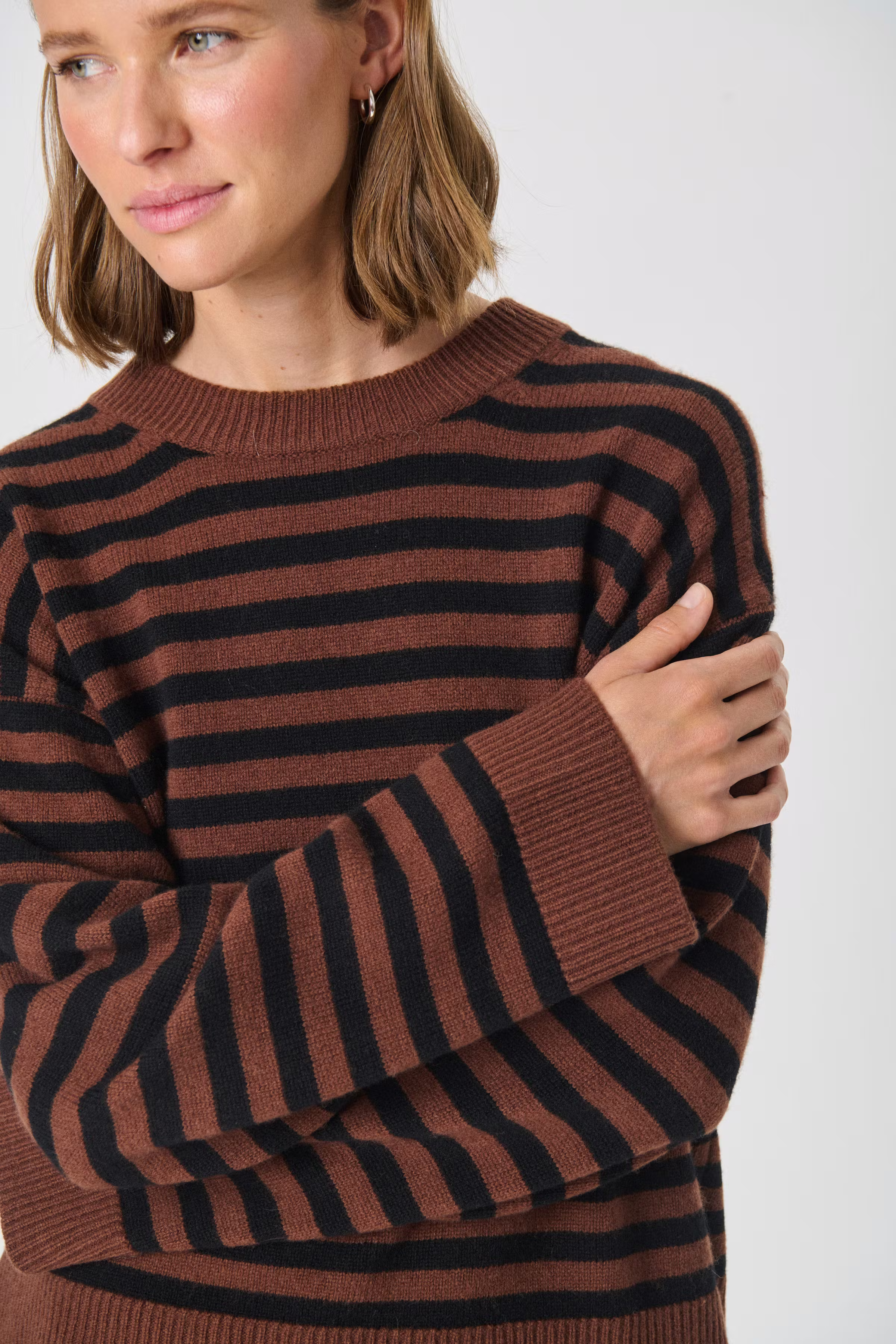 VinasPW Pullover LOOKBOOK DETAIL 30310219-304438