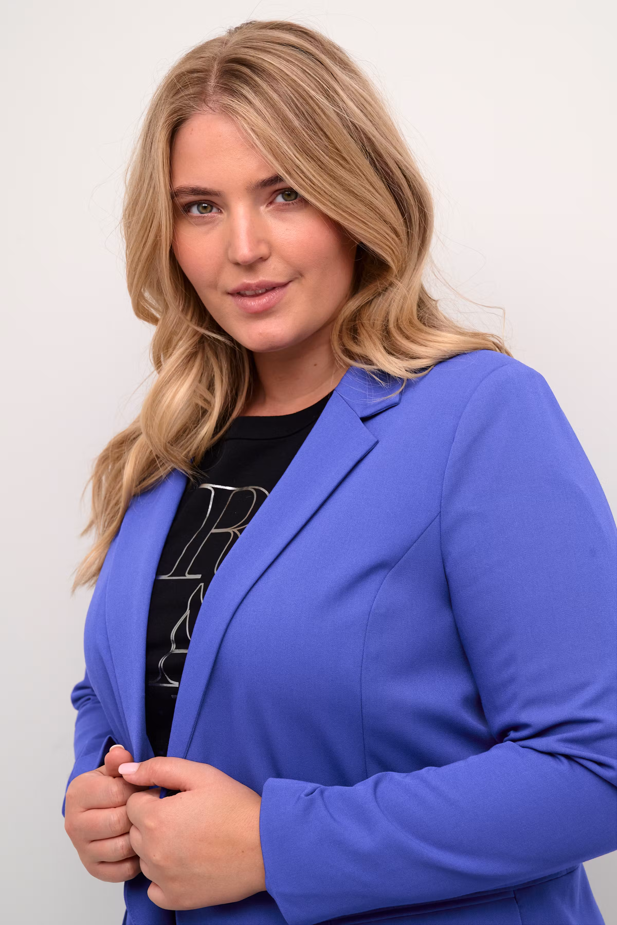 KCsakira Blazer LOOKBOOK DETAIL 10580933-193951
