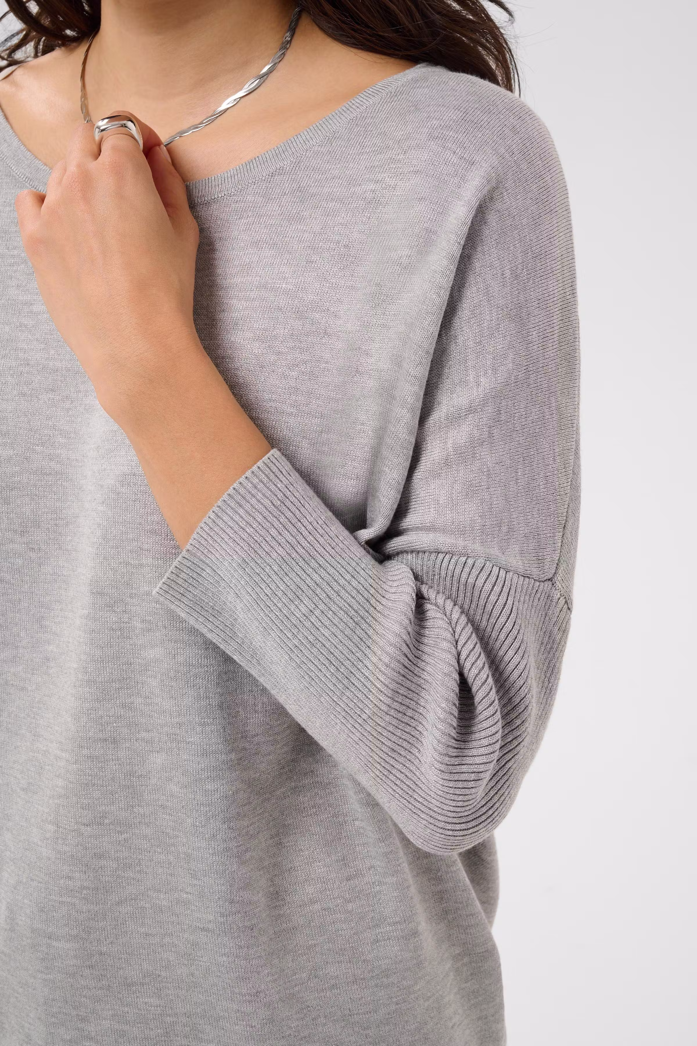 MilaSZ R-Neck Pullover LOOKBOOK DETAIL 30500003-1541011