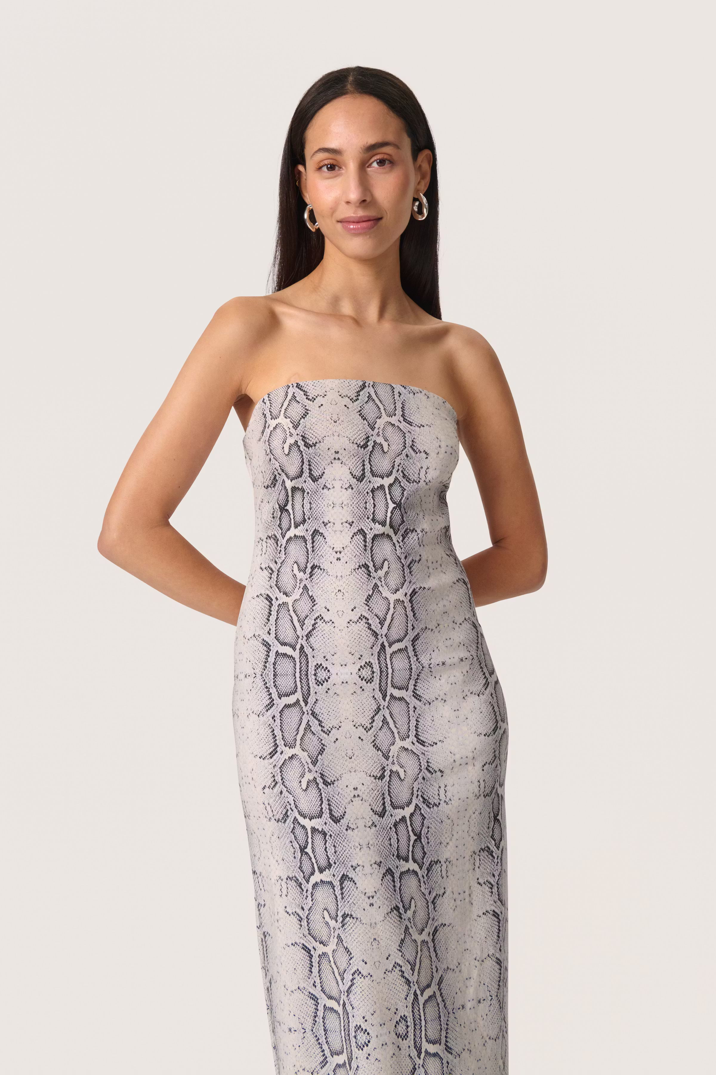 SLXala Kleid LOOKBOOK FRONT 30408249-303725