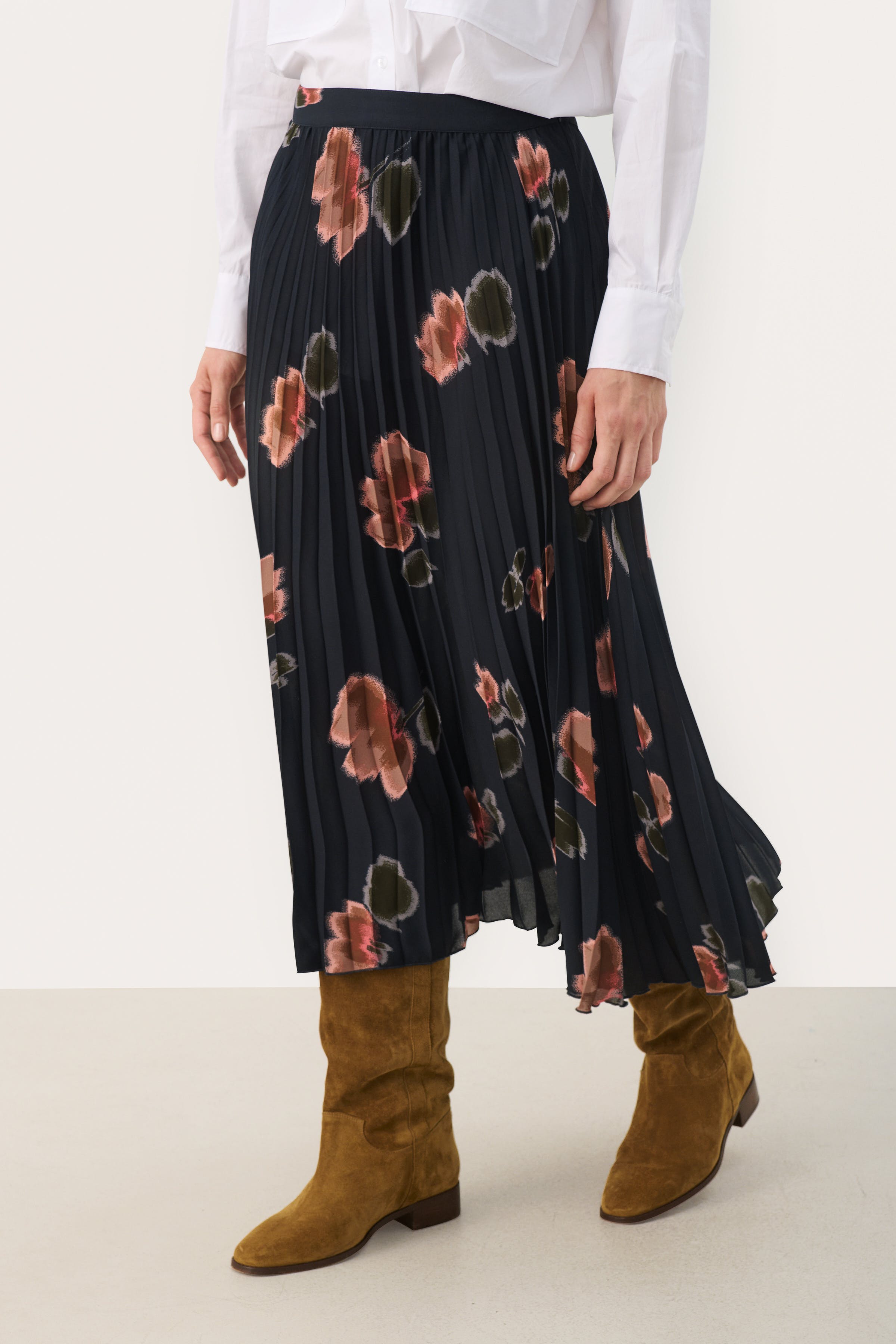 PriyankaPW Skirt LOOKBOOK FRONT 30309261-303394