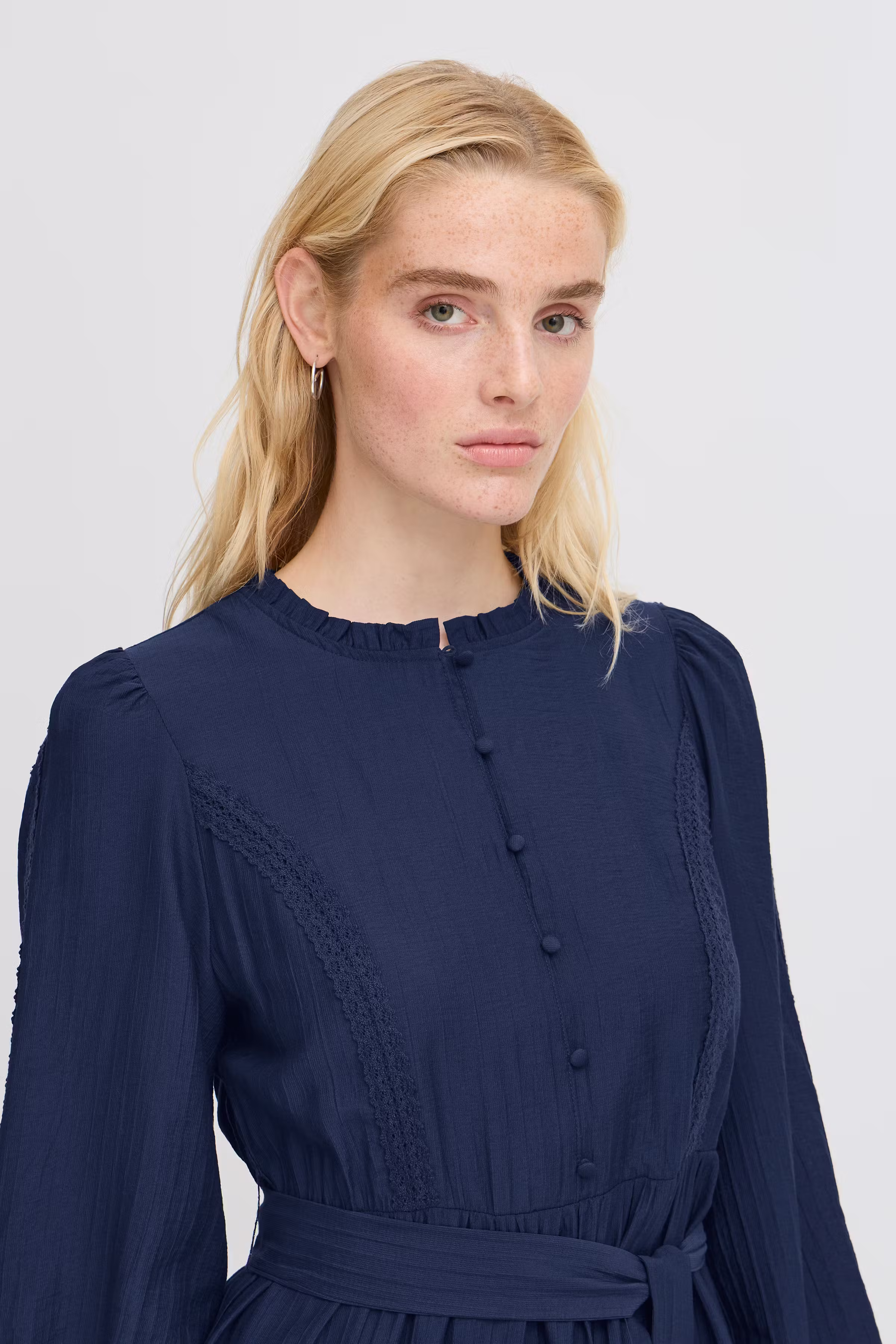 IHEVINA Kjole LOOKBOOK DETAIL 20122441-194010