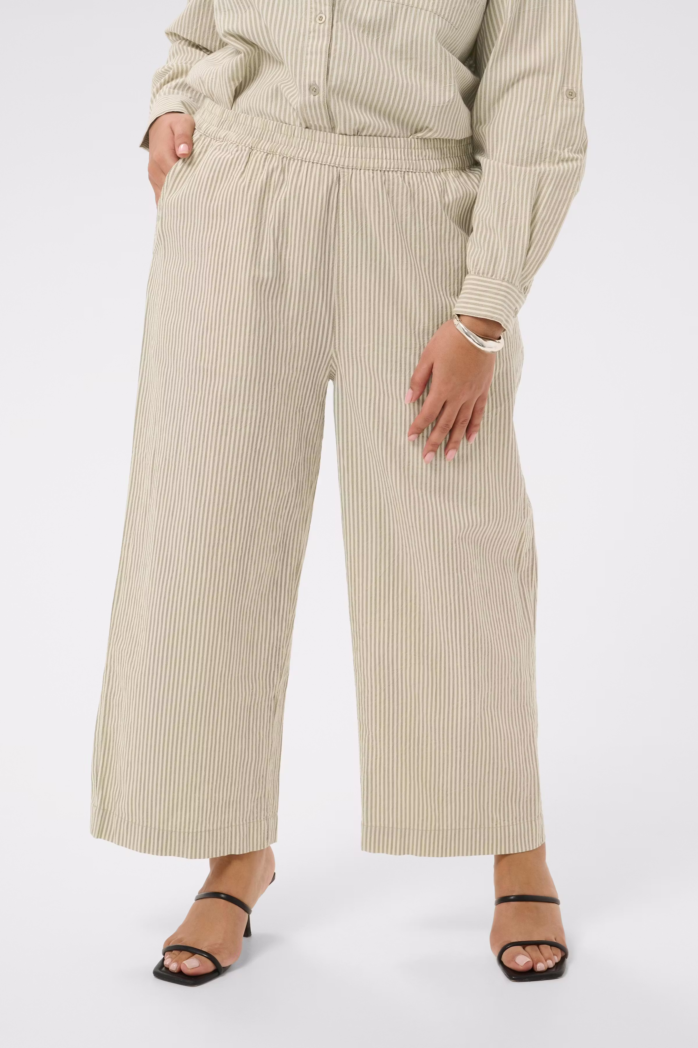 KCnana Hose LOOKBOOK FRONT 10583312-107706