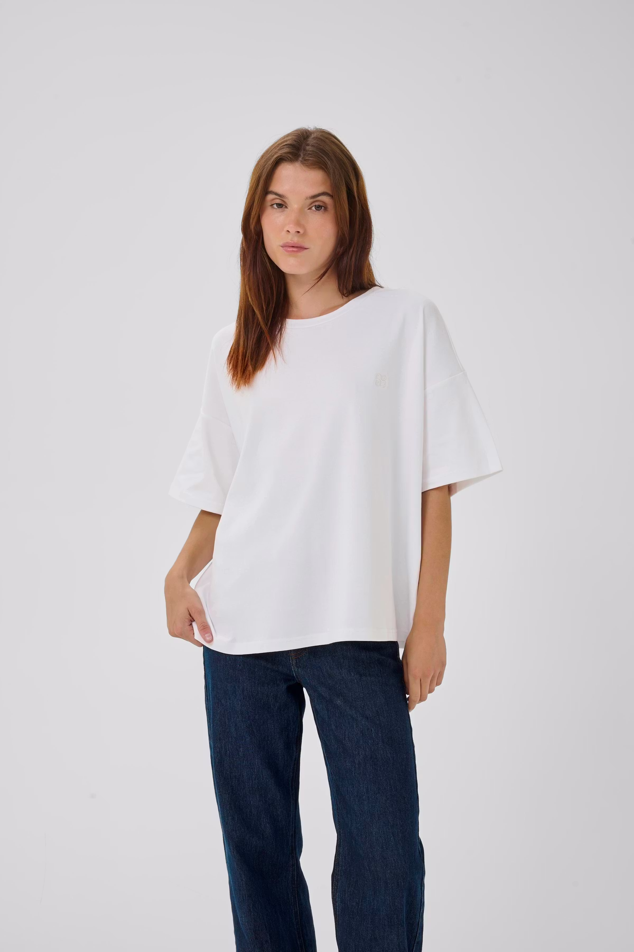 DanaMW T-shirt LOOKBOOK FRONT 10705101-110601