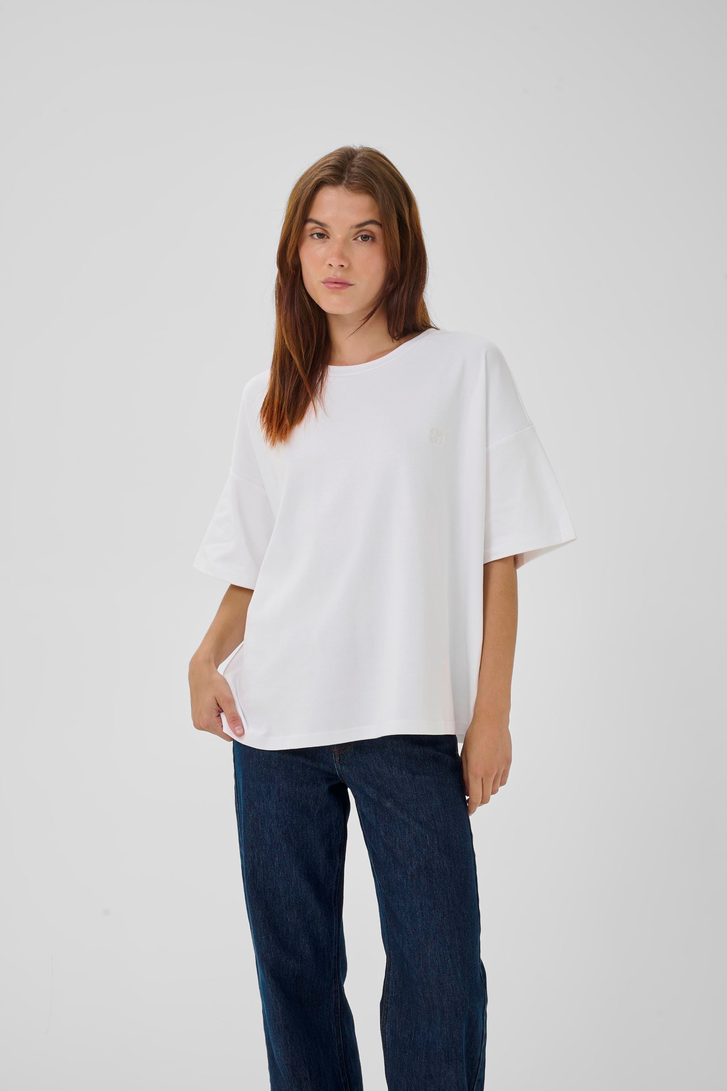 DanaMW T-shirt LOOKBOOK FRONT 10705101-110601