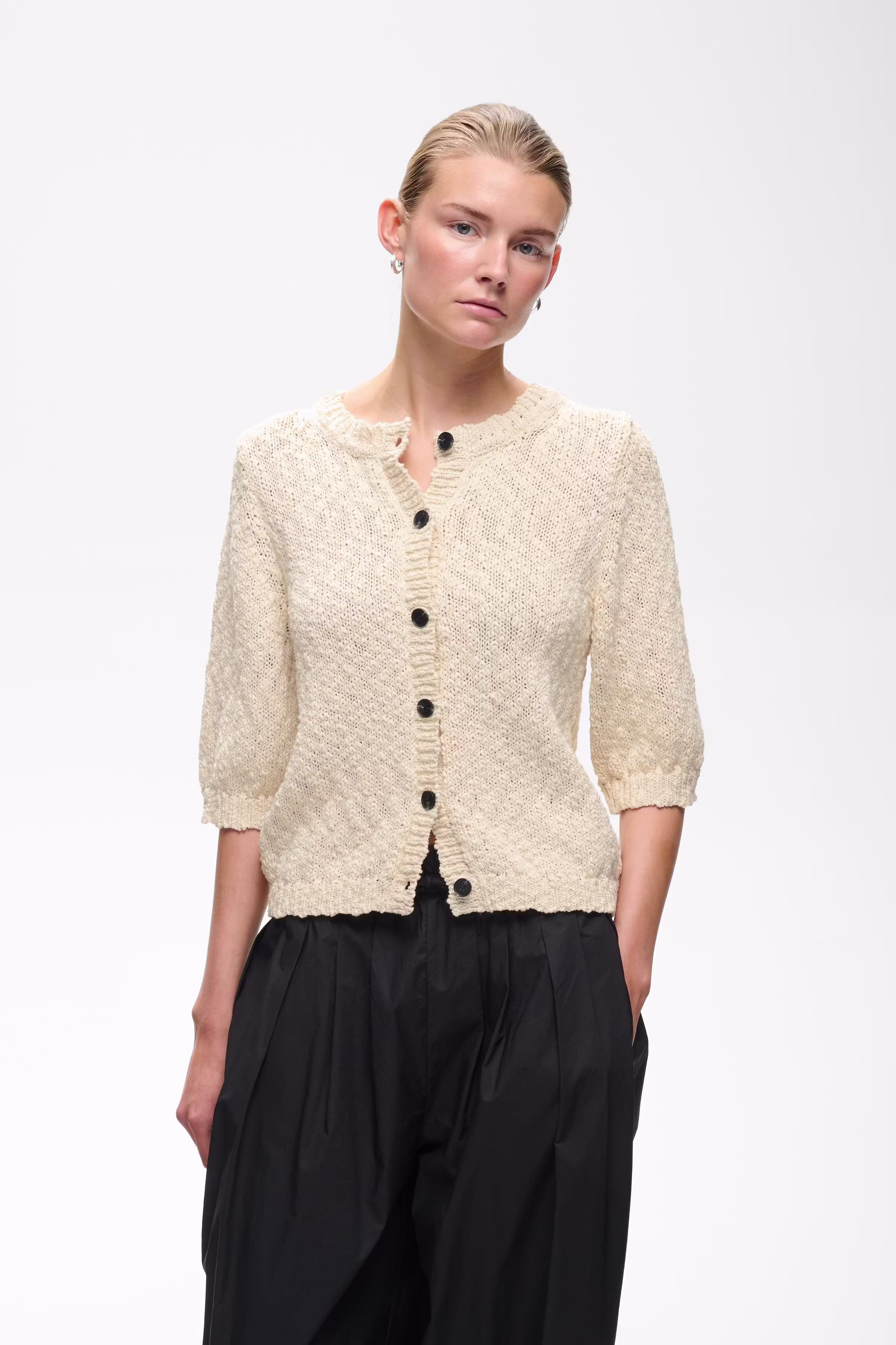 DAFNEIW Cardigan LOOKBOOK FRONT 30112673-120601
