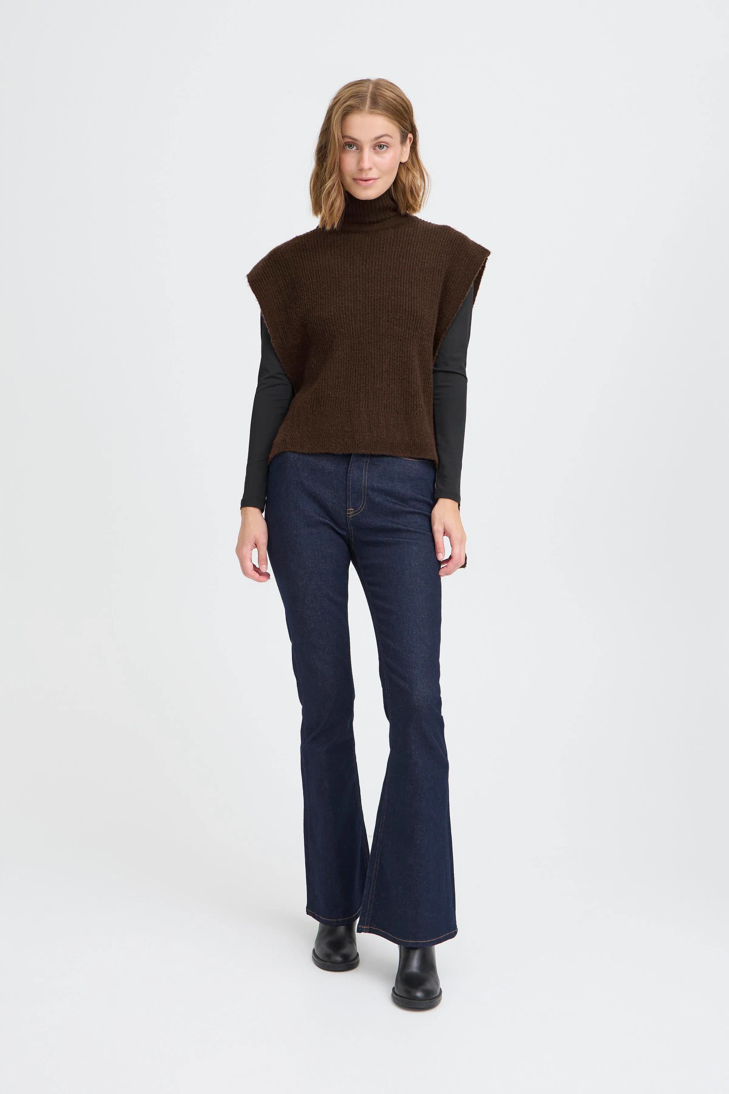 IAMAISE Poncho LOOKBOOK FRONT 20124790-1909151