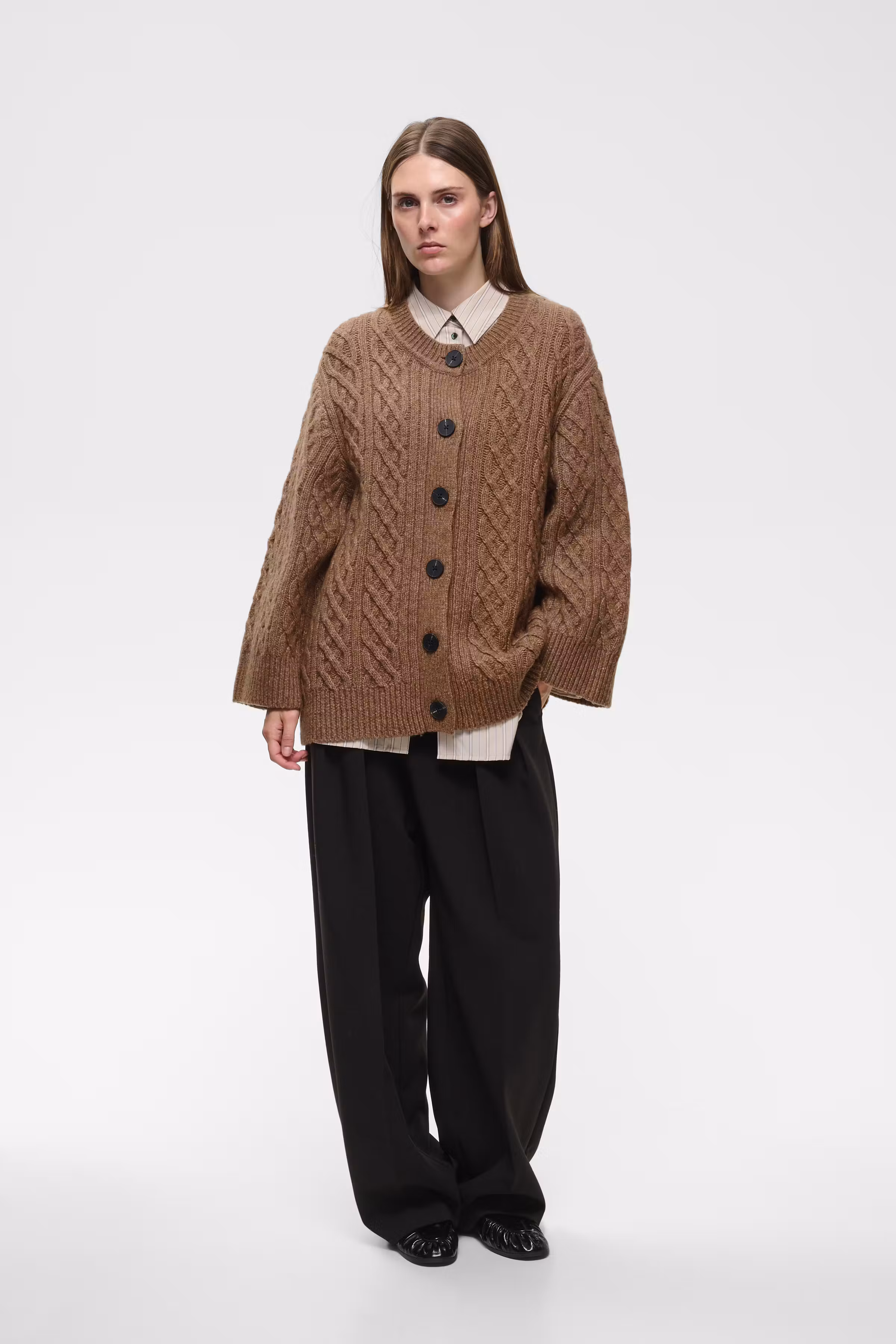 TAIEIW Cardigan LOOKBOOK FRONT 30112934-171327