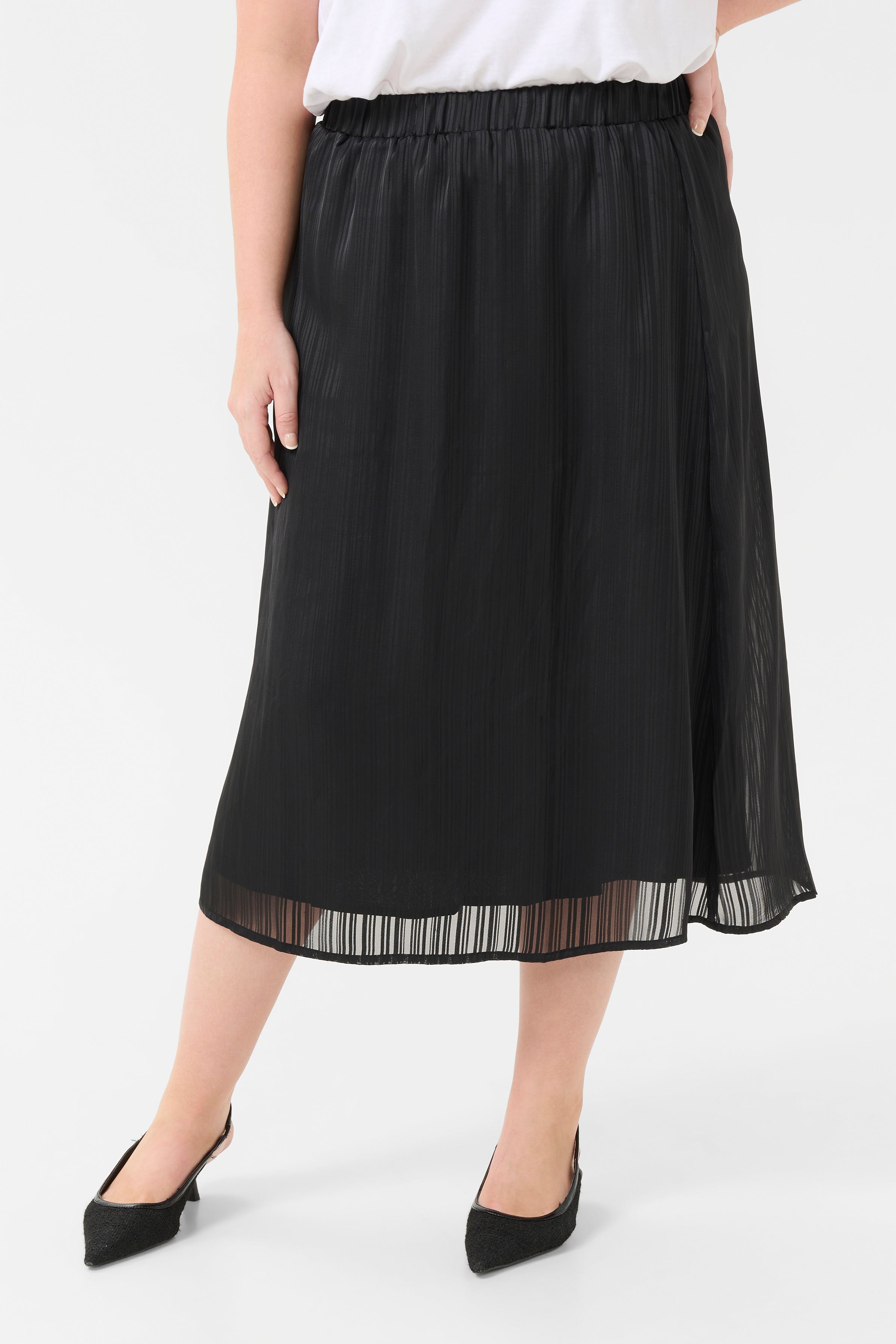 KCmilli Skirt LOOKBOOK FRONT 10583366-100121