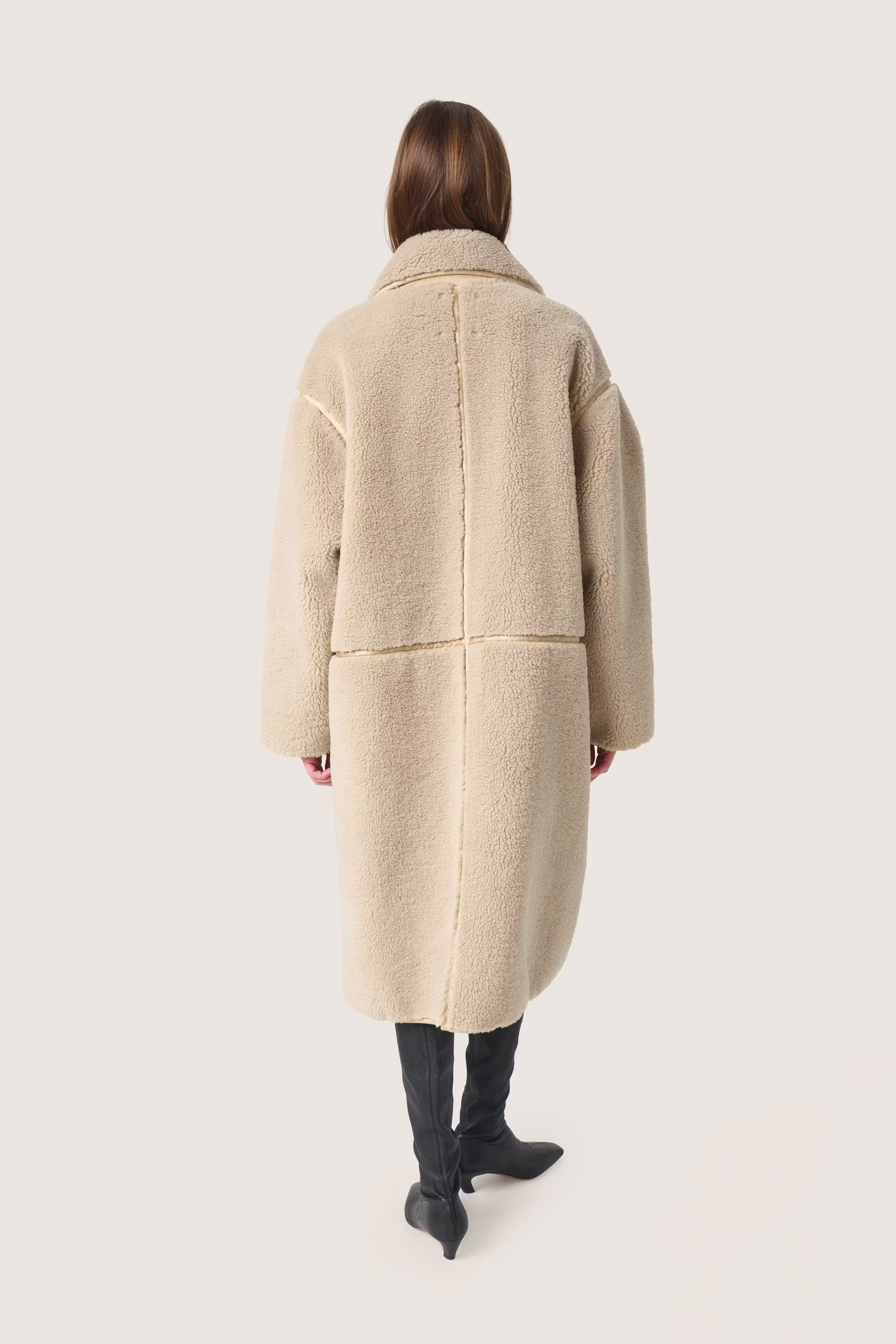 SLEvannah Mantel LOOKBOOK BACK 30408262-130404