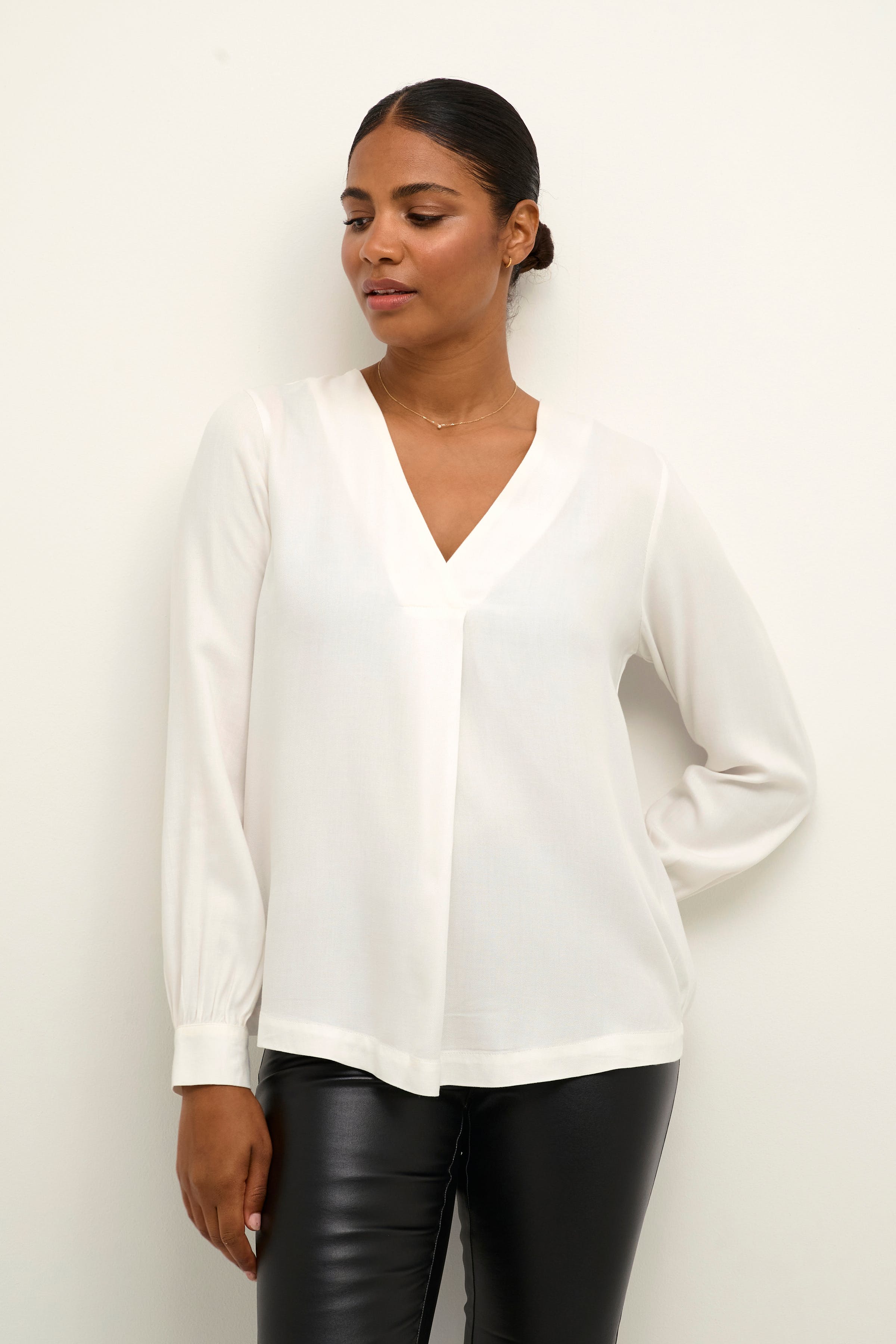 KAkelly Bluse LOOKBOOK FRONT 10507689-110602