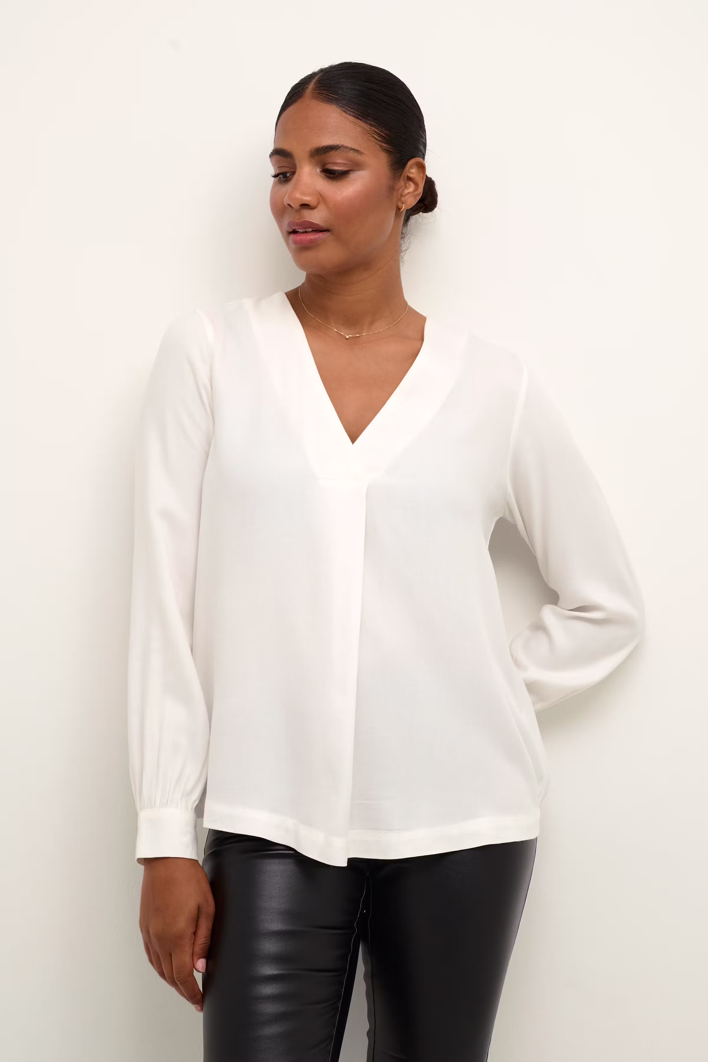 KAkelly Bluse LOOKBOOK FRONT 10507689-110602