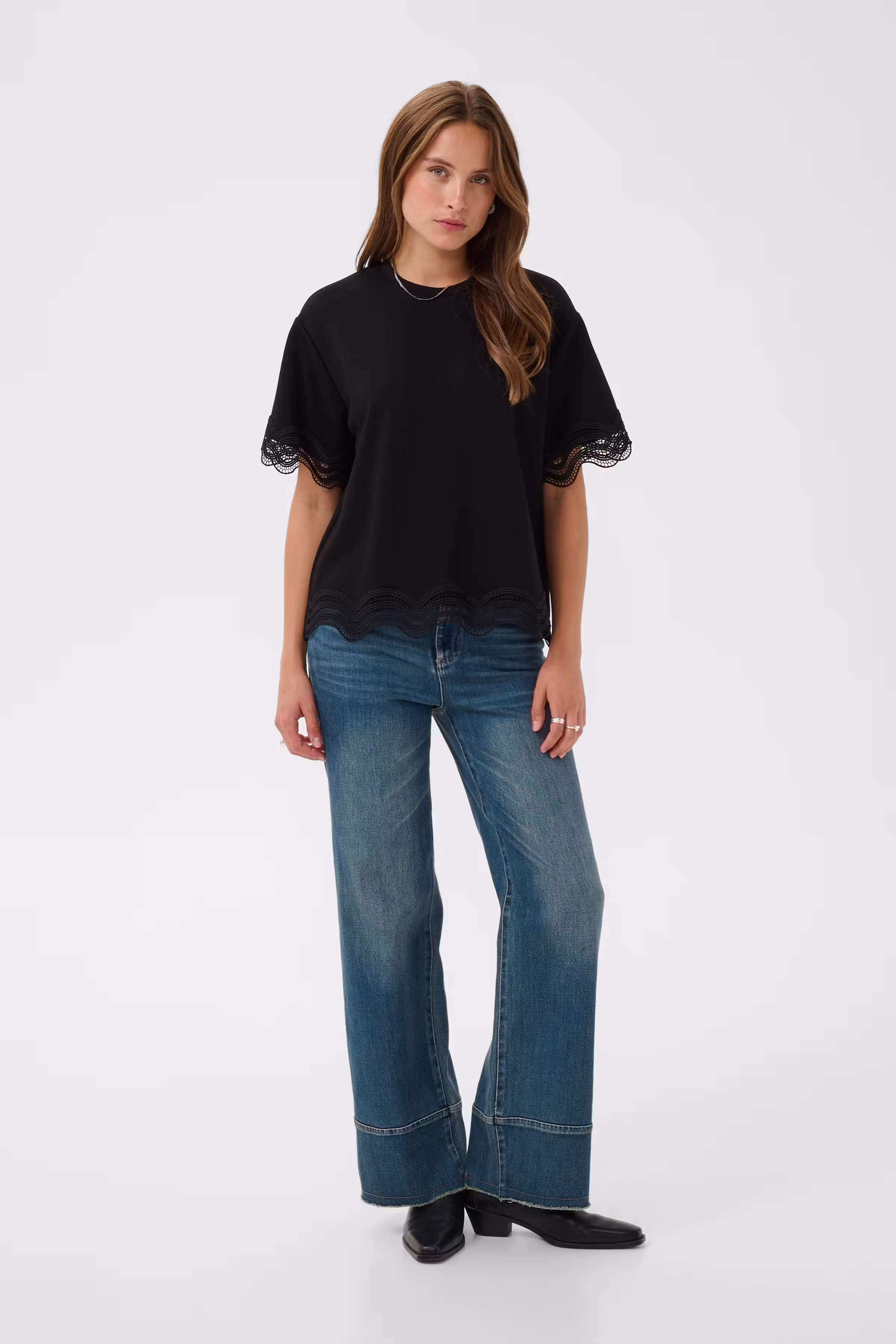UmilaSZ T-shirt LOOKBOOK FRONT 30515586-193911