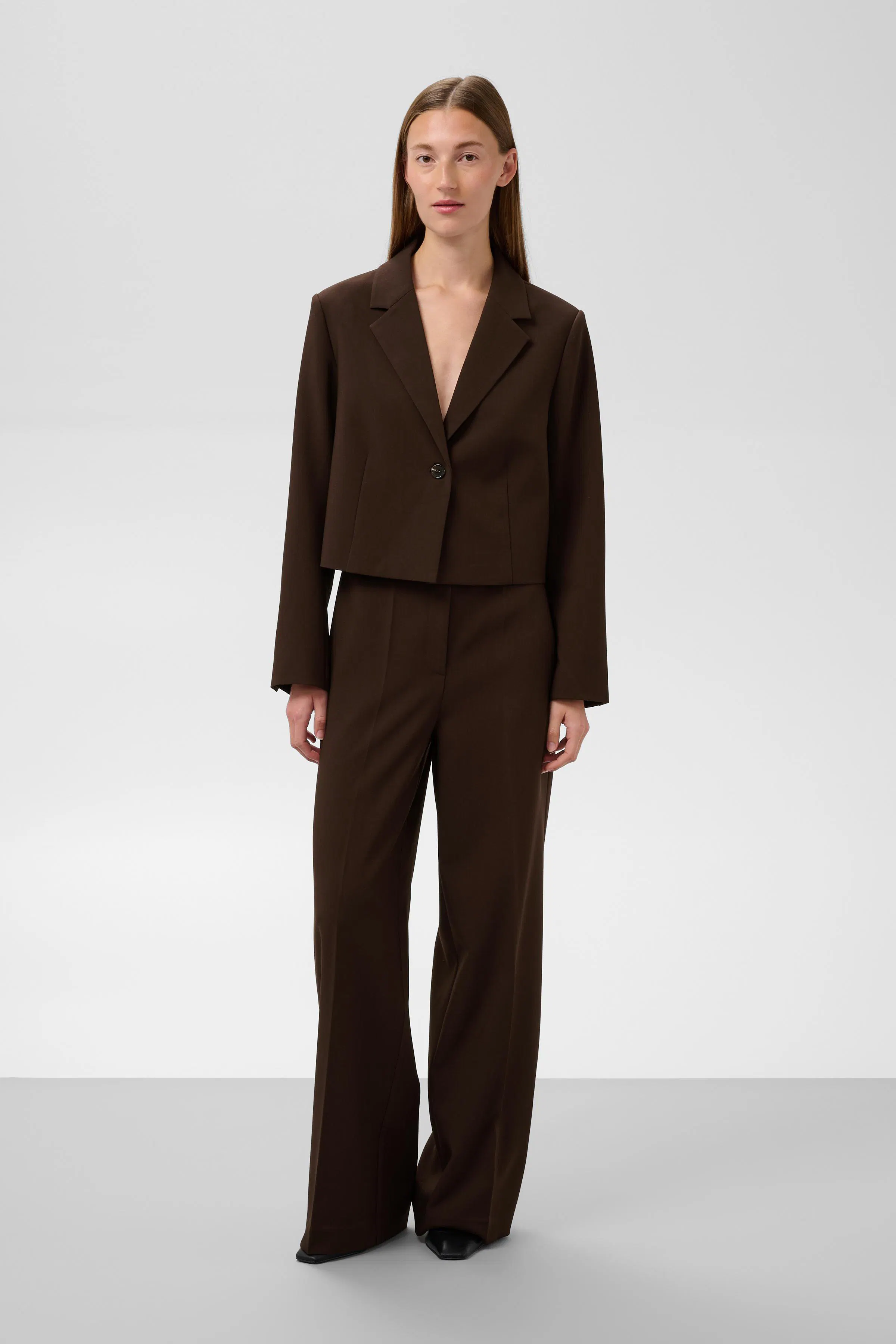 SLCorinne Wide Hose LOOKBOOK FRONT 30407228-191106