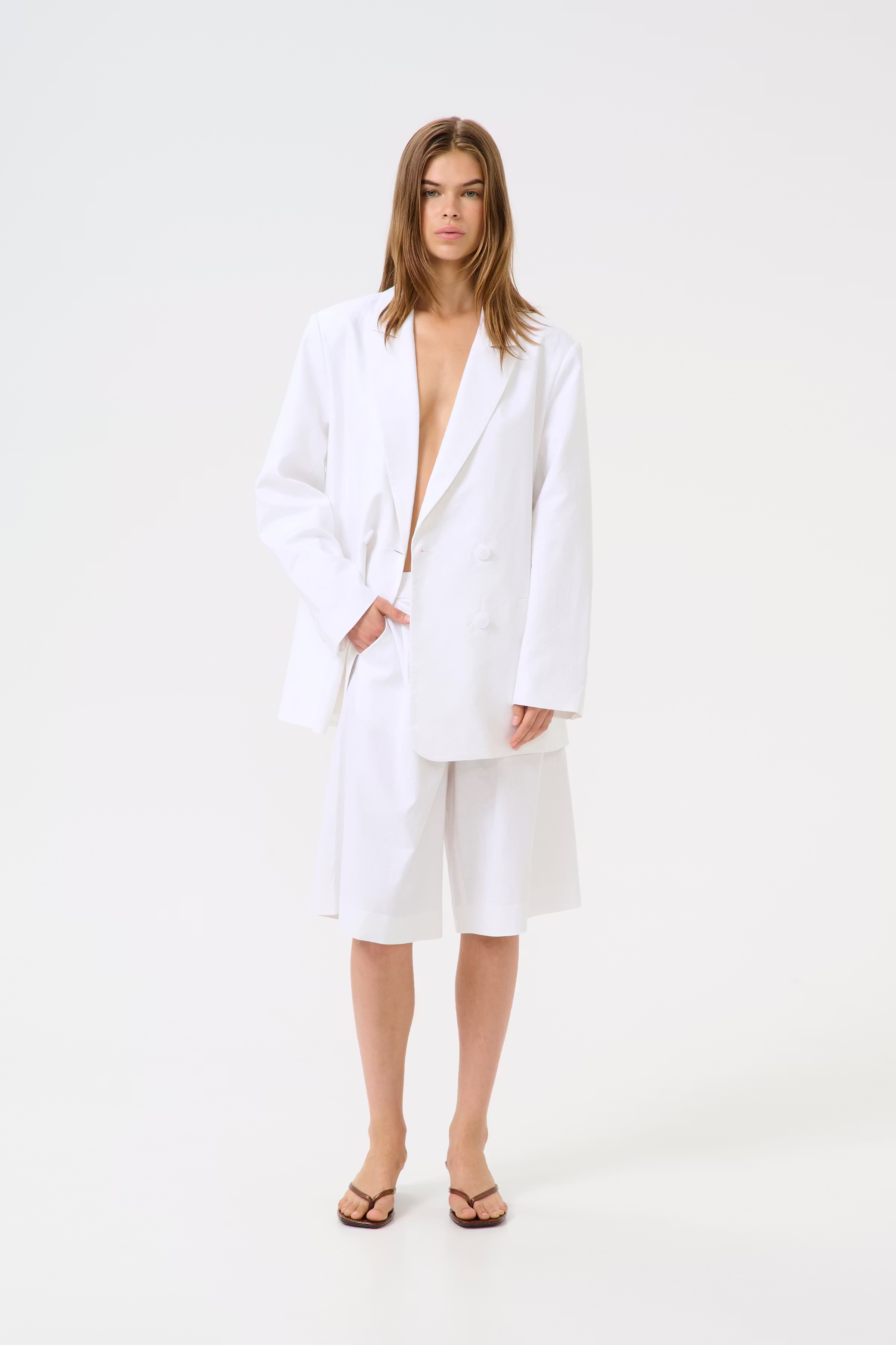 GZizza Linen Blazer LOOKBOOK FRONT 10910285-110601