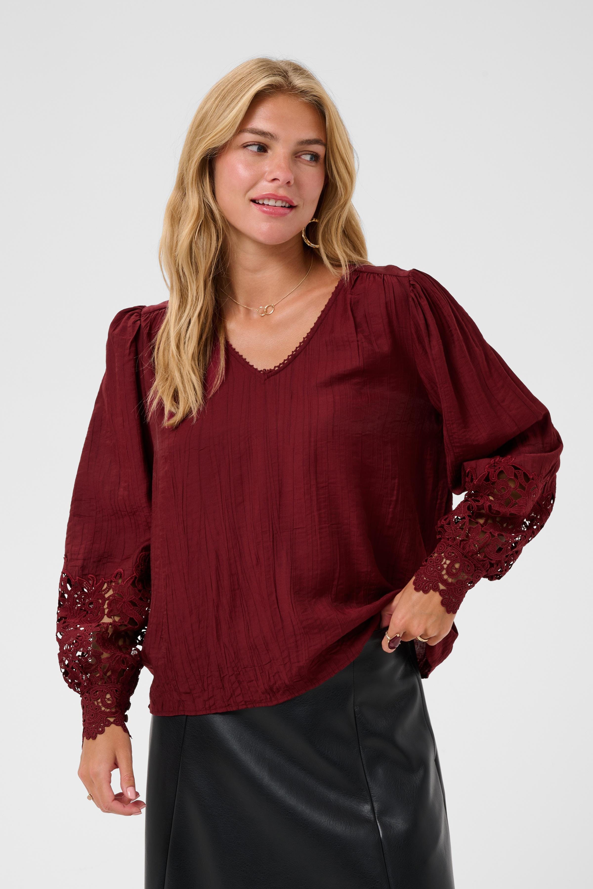 CRTina Blouse LOOKBOOK FRONT 10614427-191724