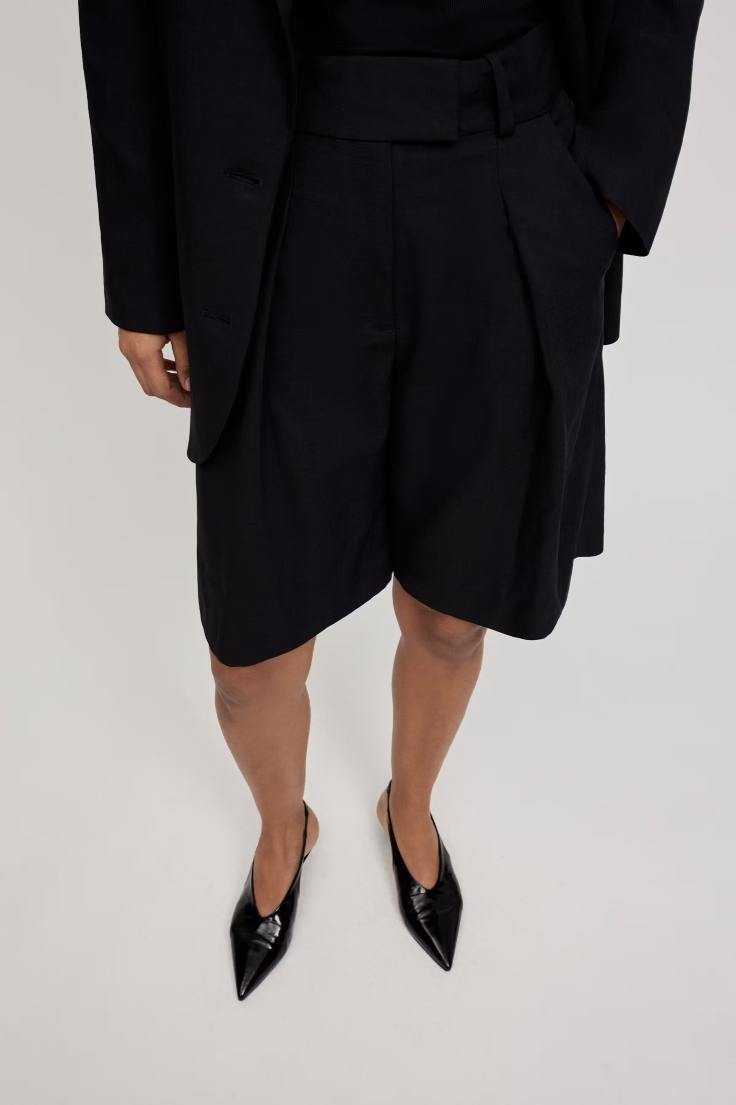 PEONY Shorts LOOKBOOK FRONT 30600514-BK999