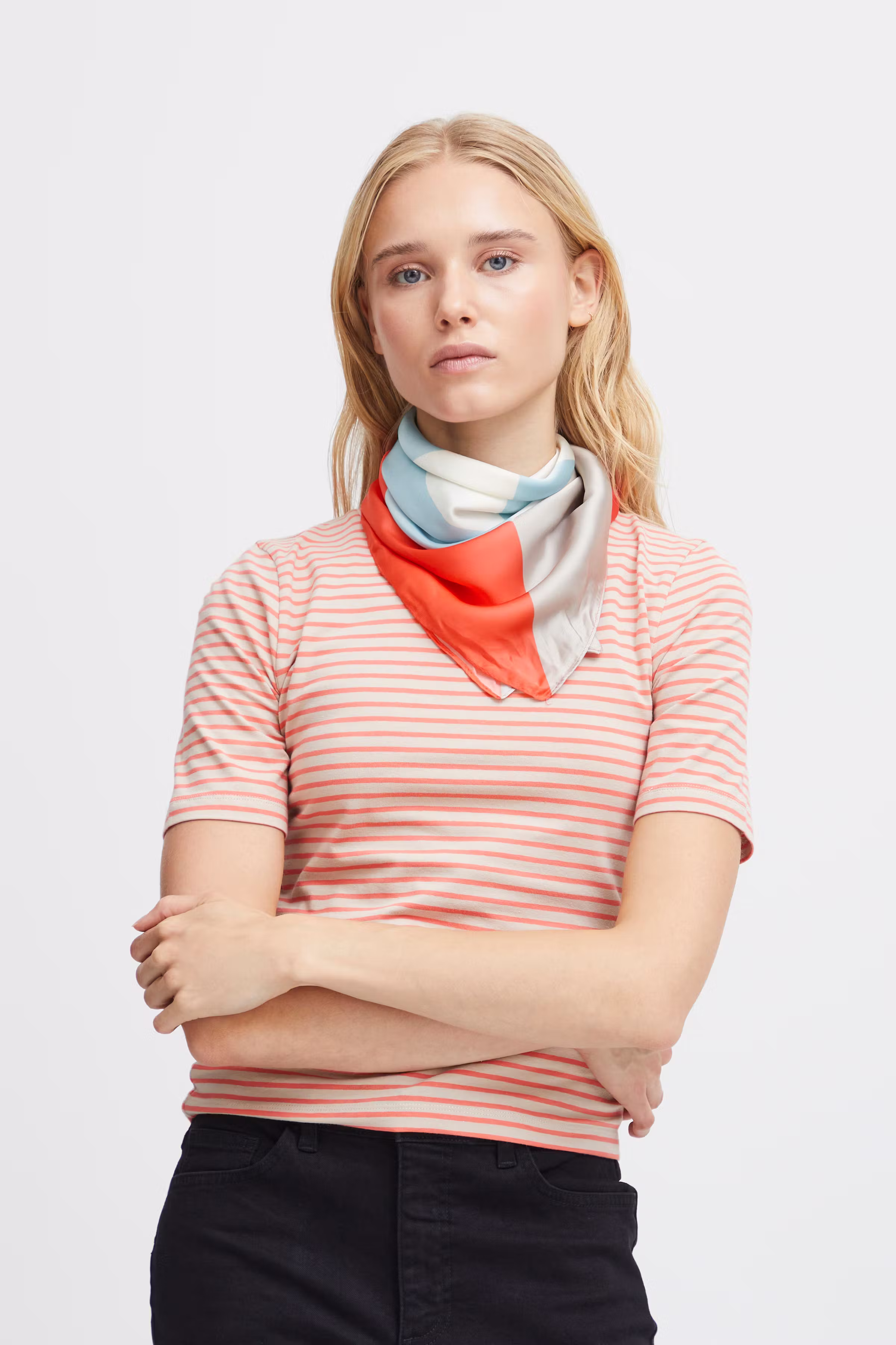 IADOVIA Echarpe LOOKBOOK FRONT 20120538-171656
