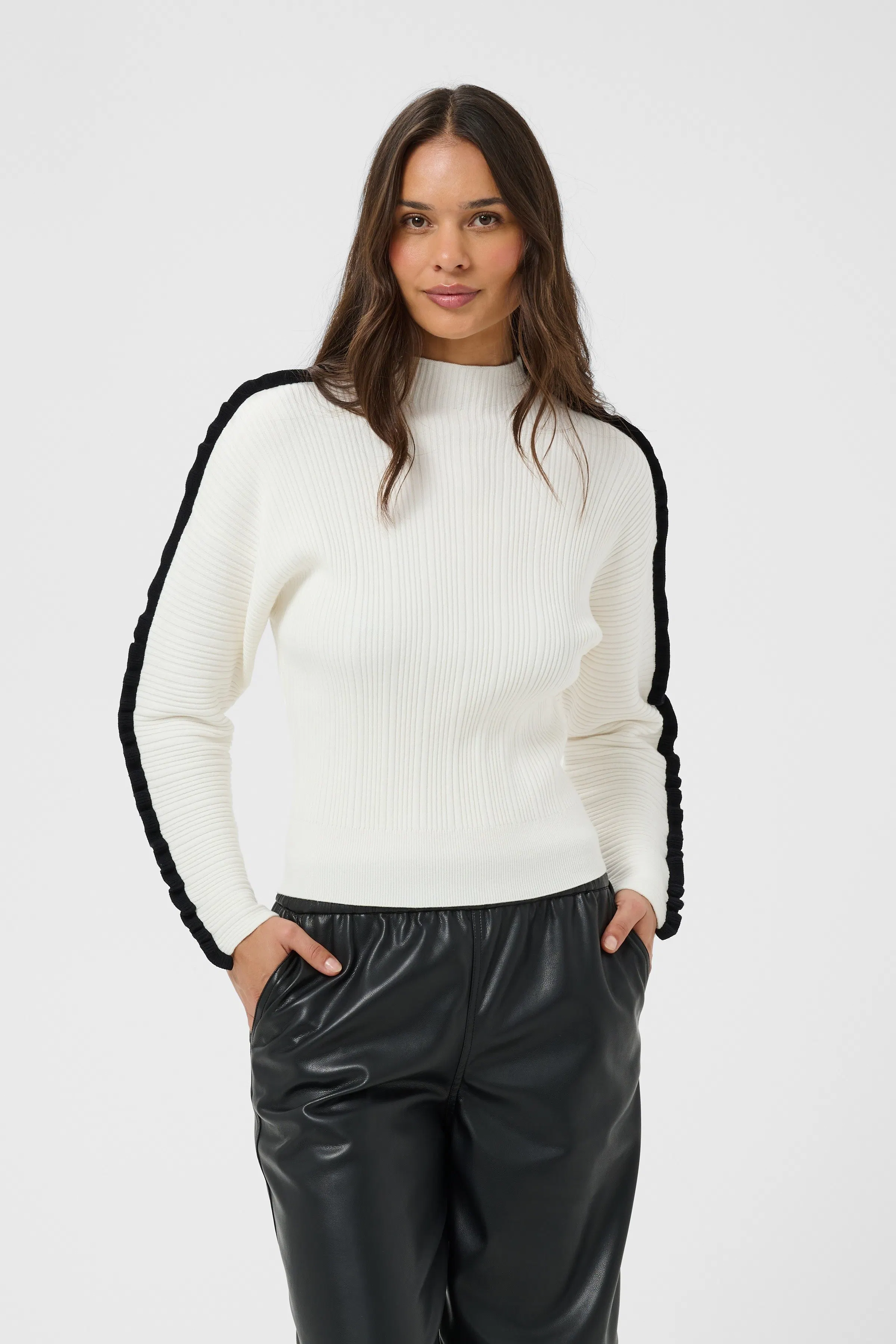 KAhilma Pullover LOOKBOOK FRONT 10512139-110701
