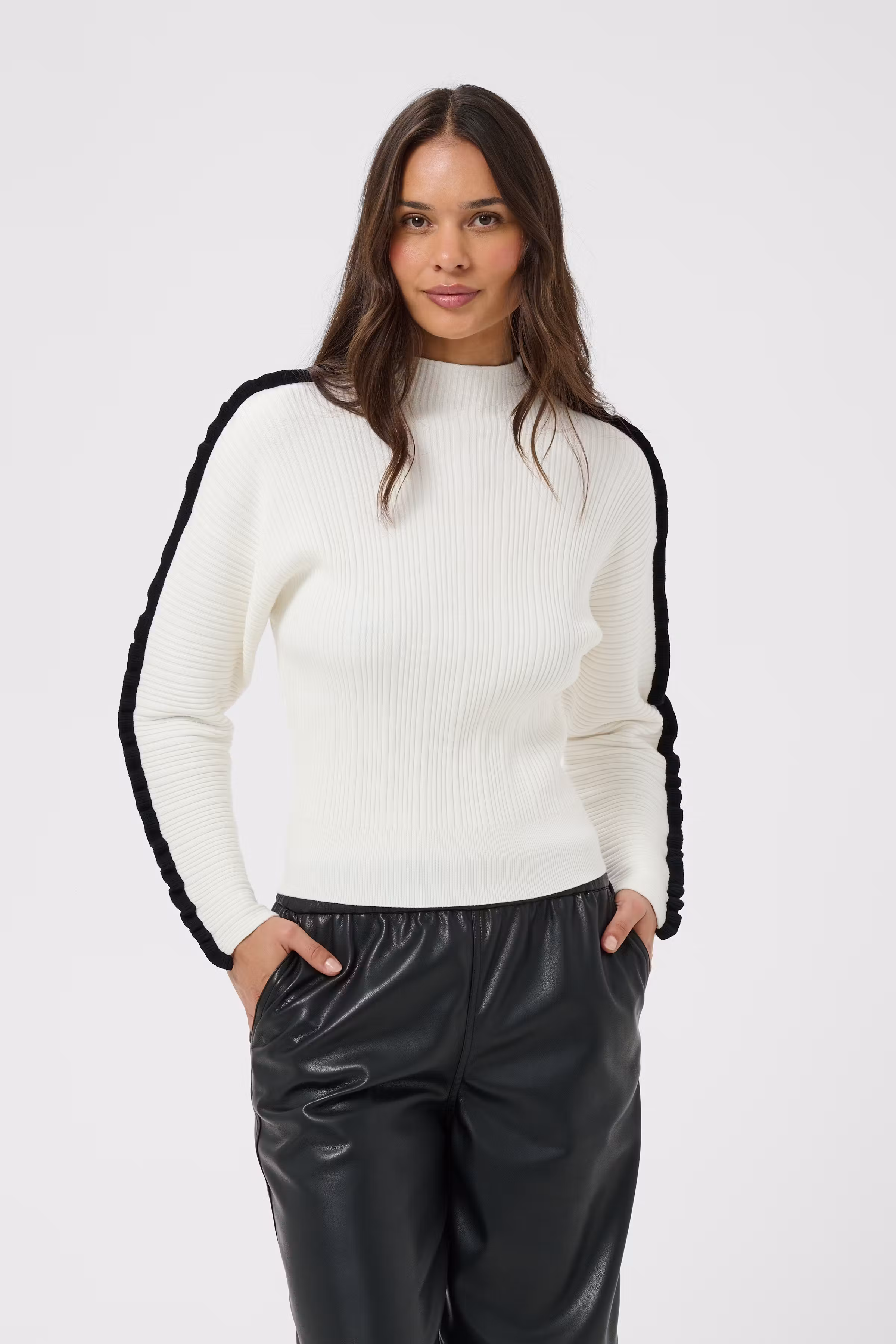 KAhilma Pullover LOOKBOOK FRONT 10512139-110701
