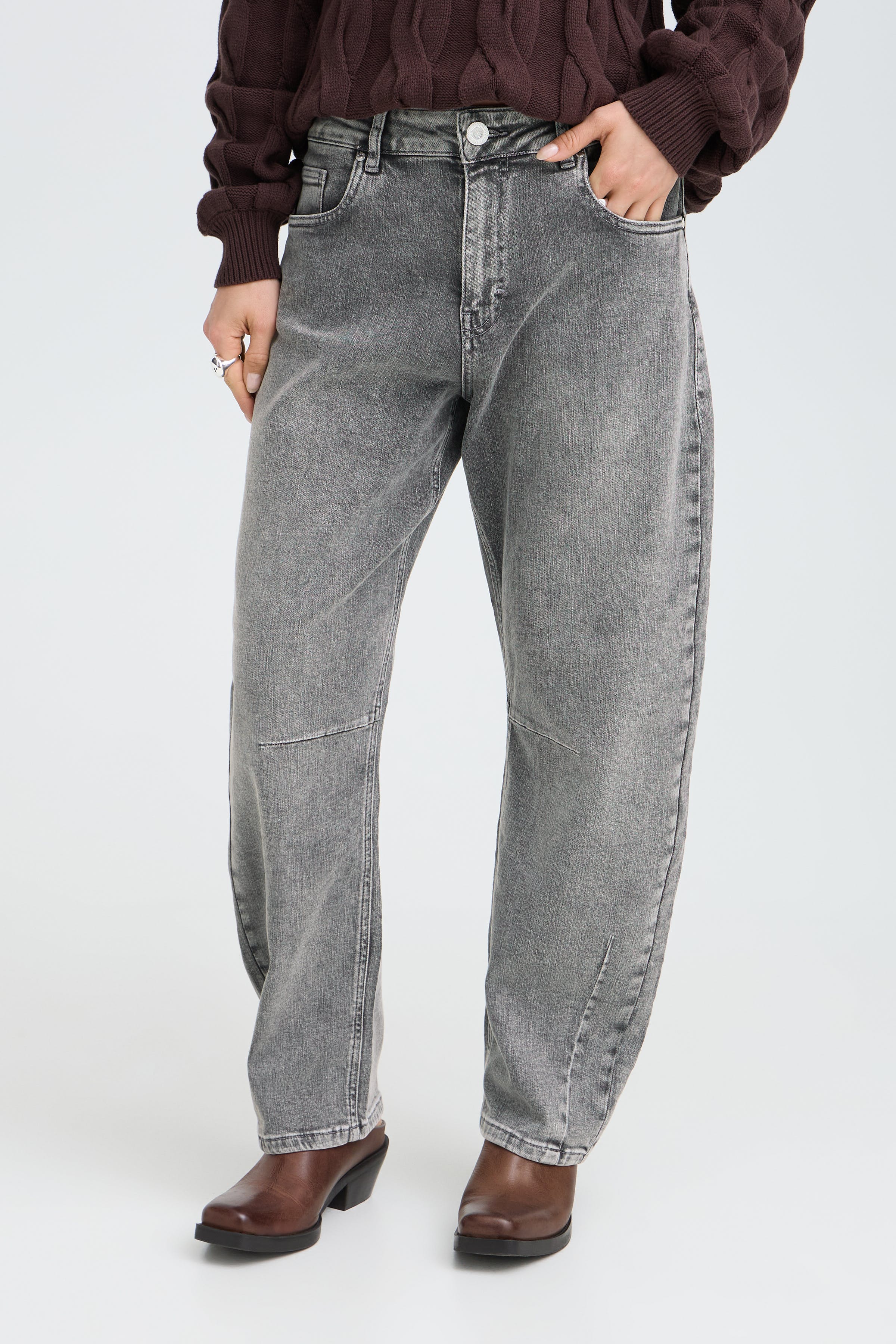 PZANNI HW JEANS BARREL LEG LOOKBOOK FRONT 50210210-200006