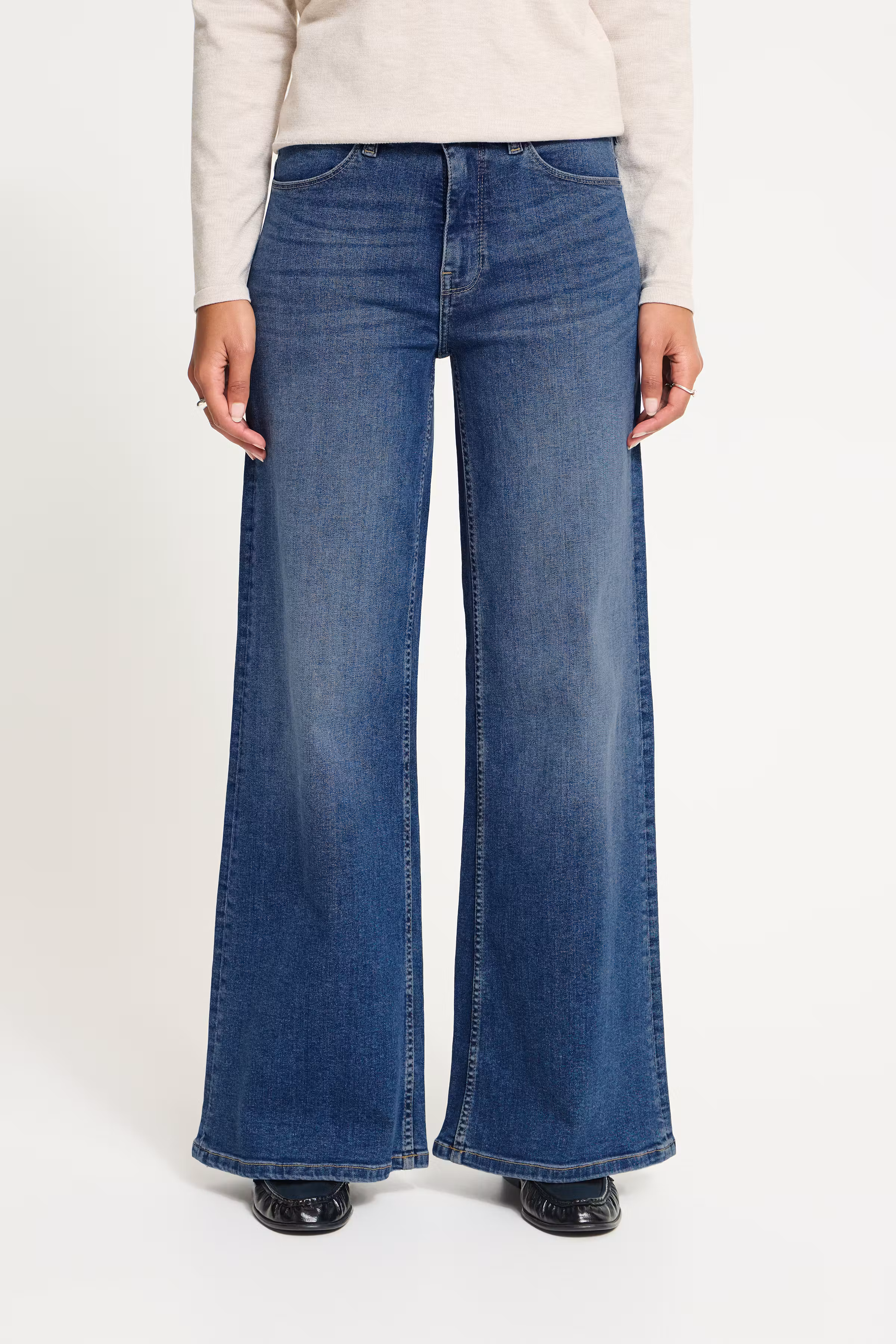 IHTWIGGY WIDE Jeans LOOKBOOK FRONT 20119022-19037