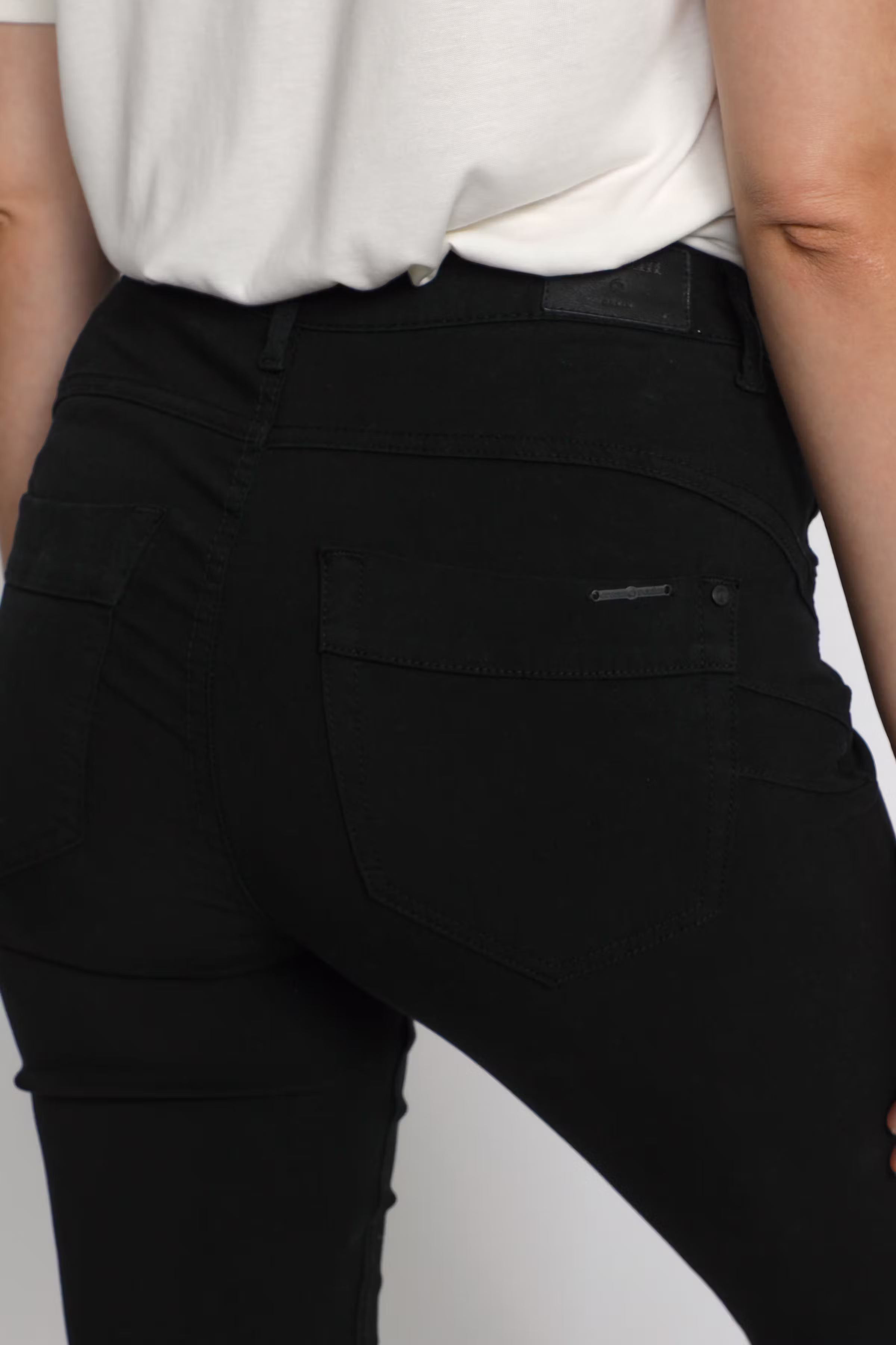 CRLani Trousers LOOKBOOK DETAIL 10608021-100120