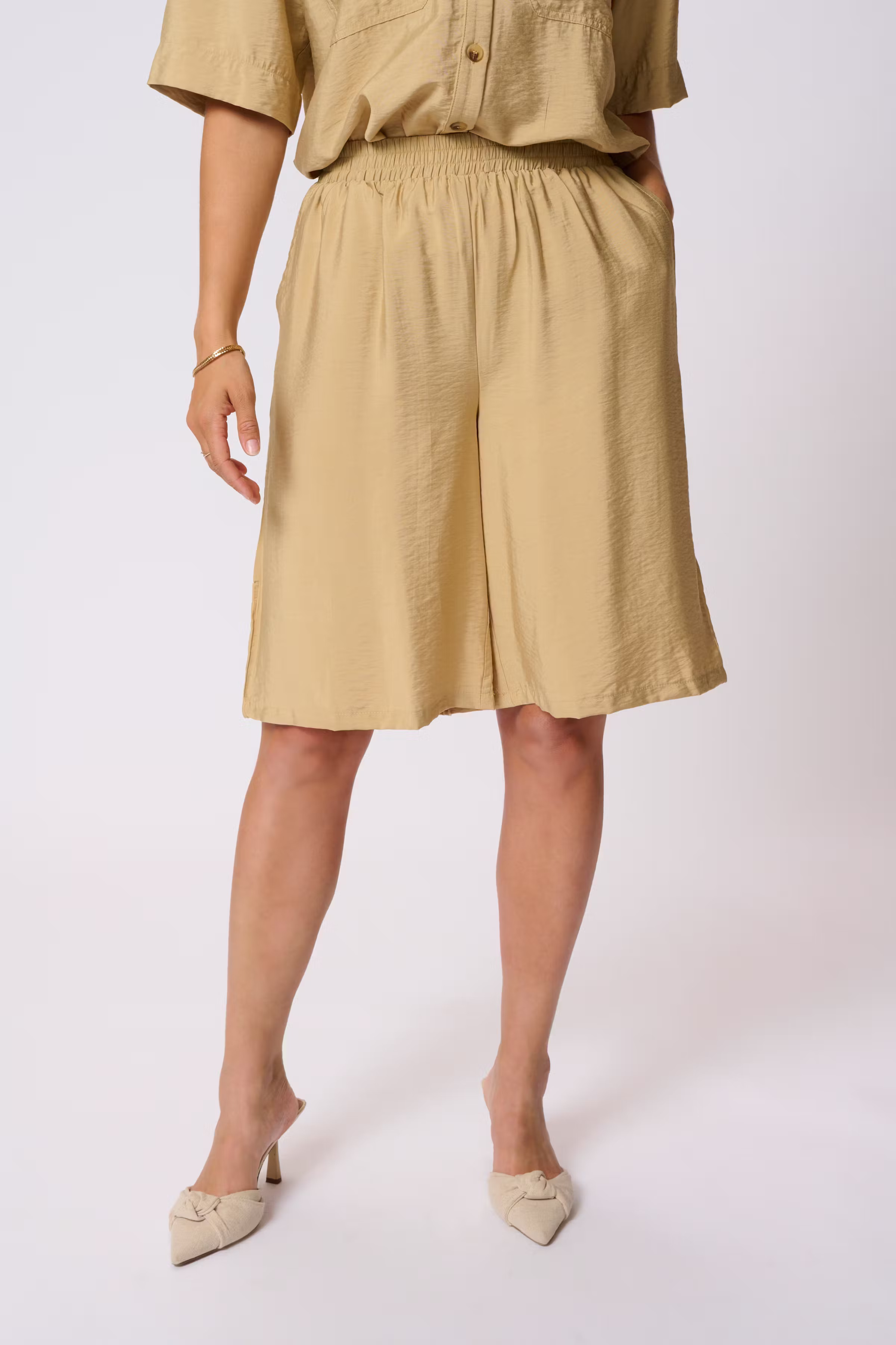 KAflorence Shorts LOOKBOOK FRONT 10509925-161120