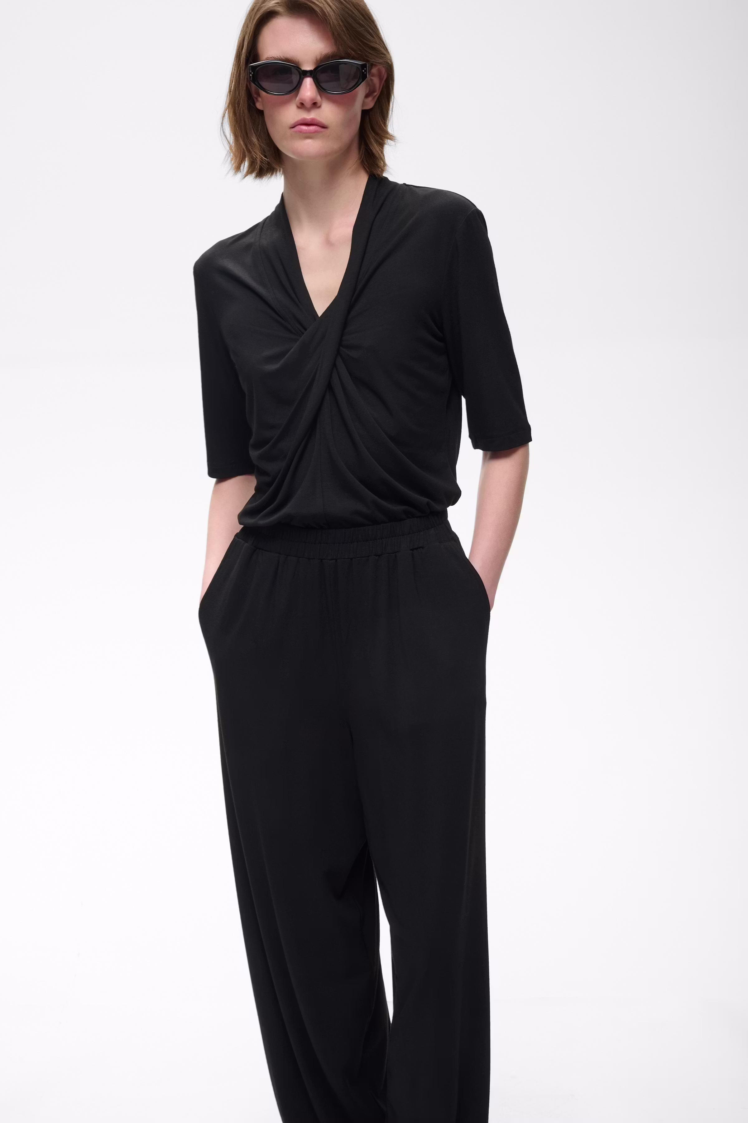 TalishaIW Hose LOOKBOOK DETAIL 30111321-194008