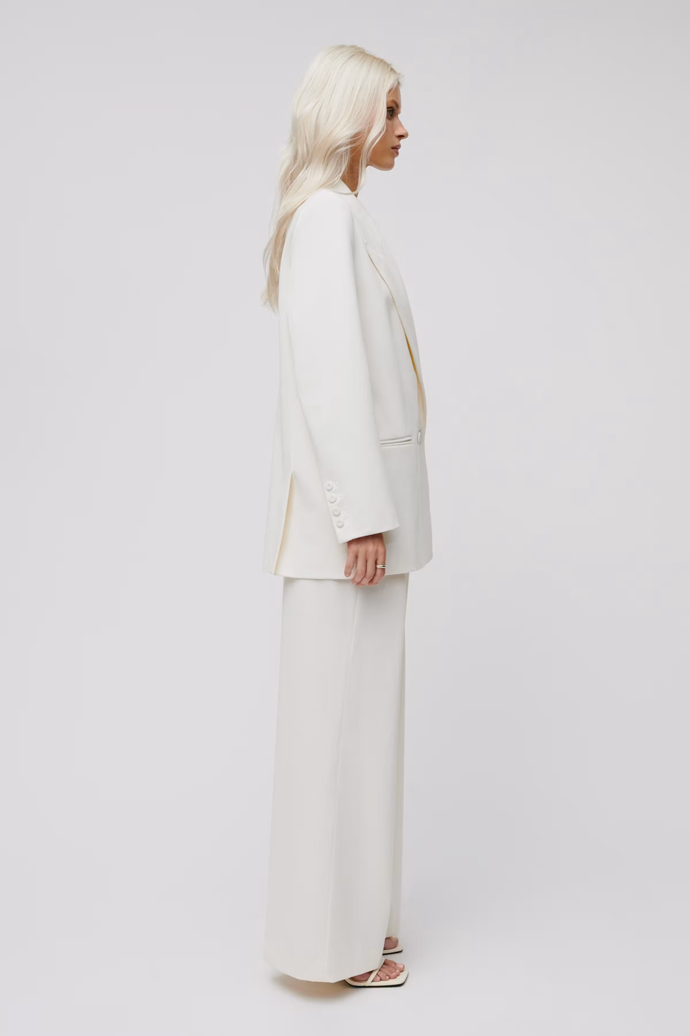 IOJIL BLAZER LOOKBOOK FRONT 30600559-WH011