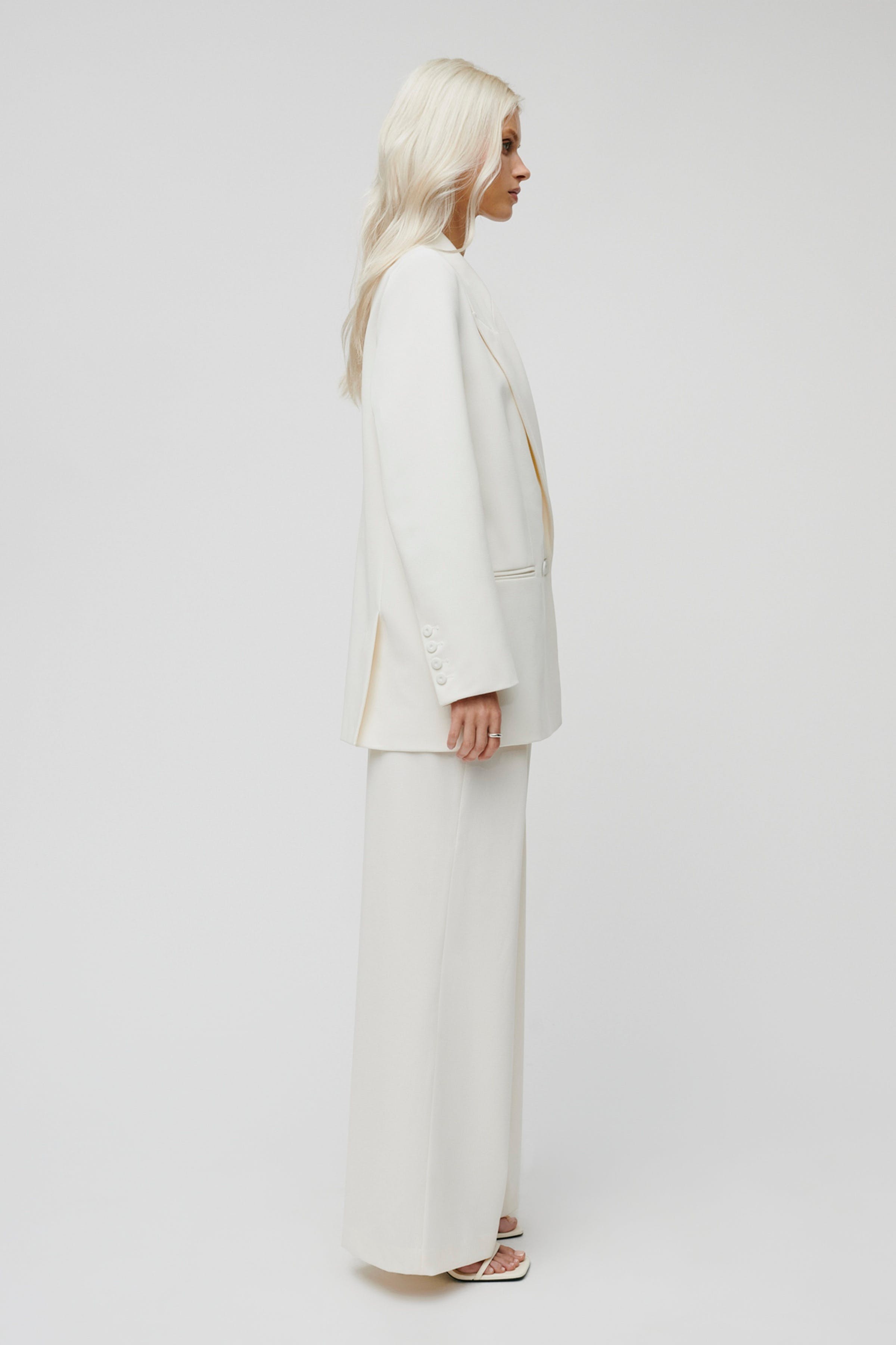 JIL BLAZER LOOKBOOK FRONT 30600559-WH011