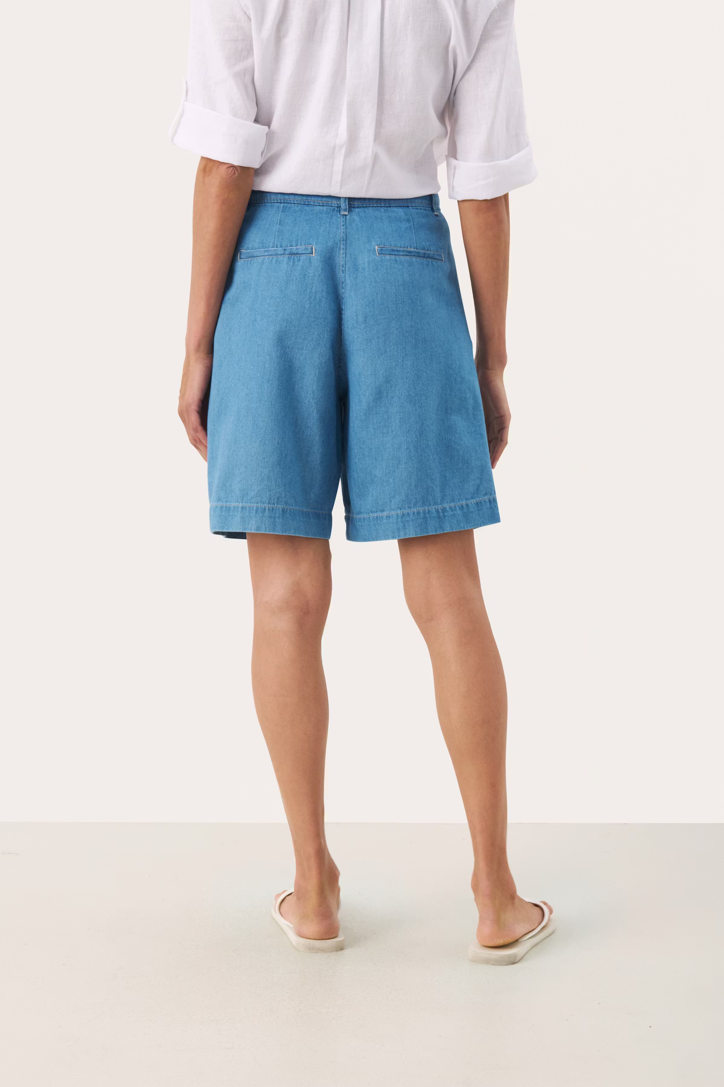 ReginaPW Shorts LOOKBOOK BACK 30309641-300155