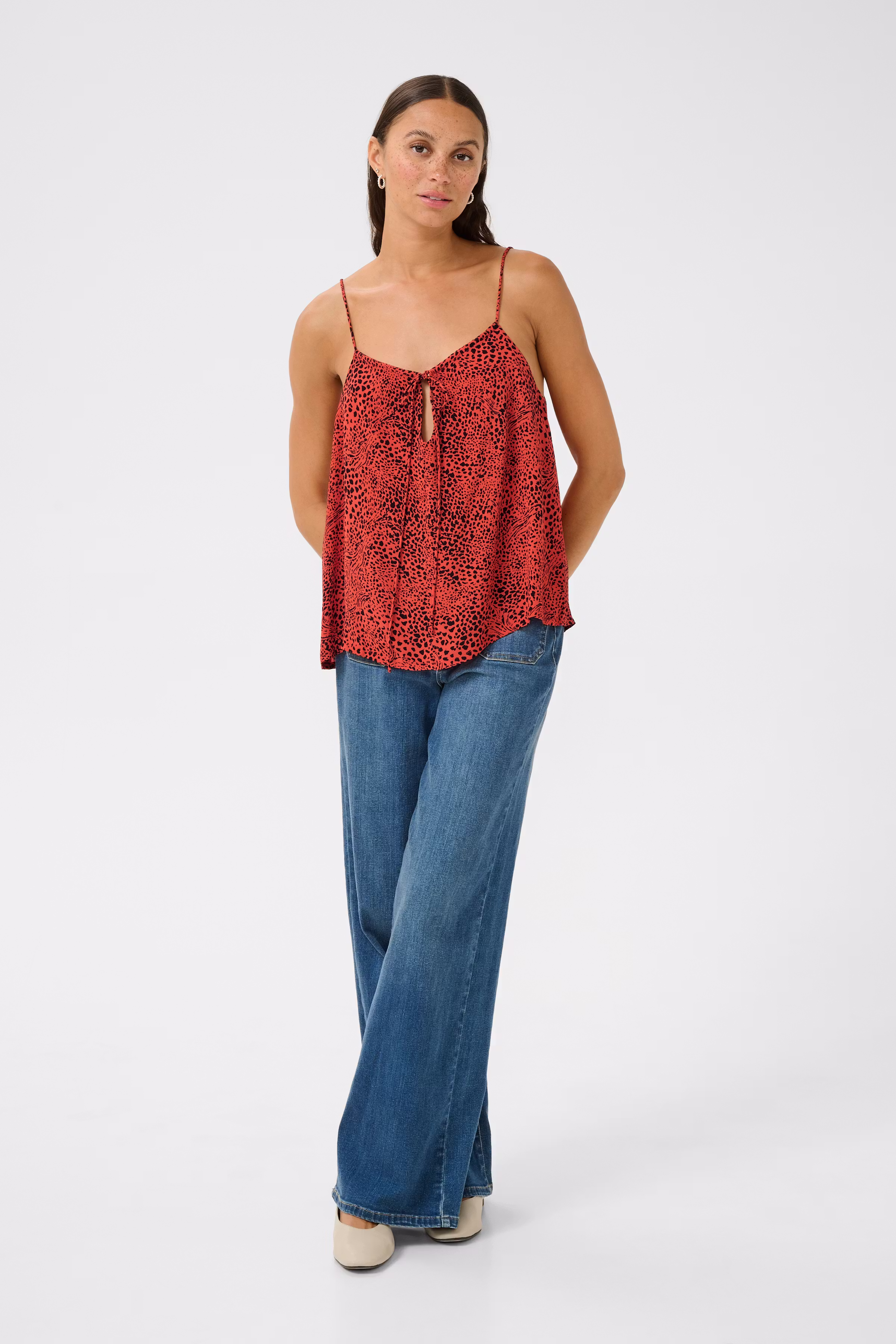 KAliana Top LOOKBOOK FRONT 10509930-107428