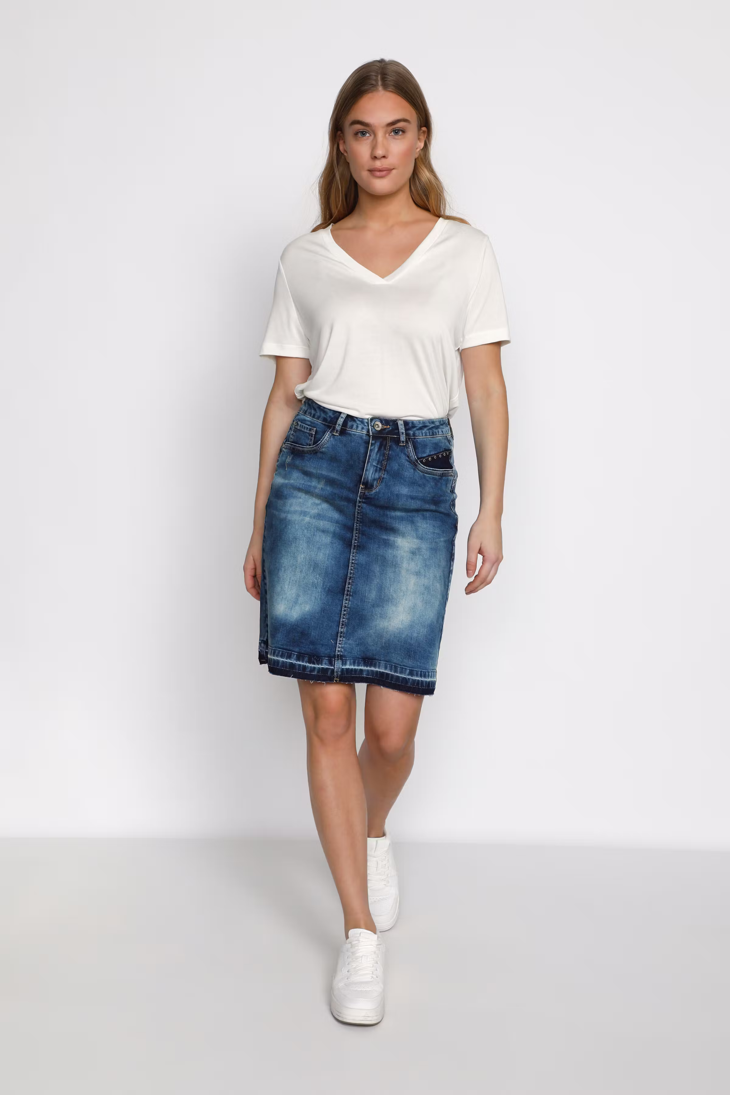 CRPatched Skirt LOOKBOOK FRONT 10602201-62505