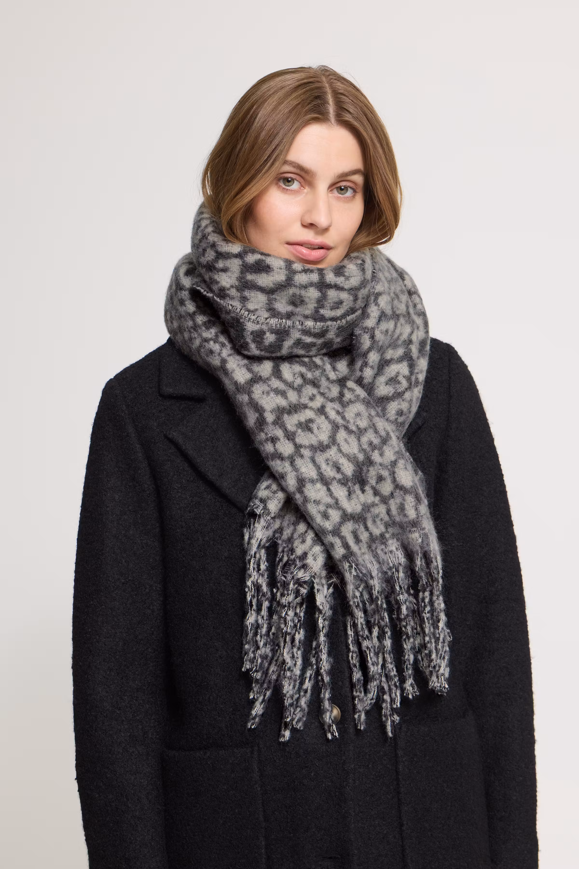 IASELMA Tuch LOOKBOOK FRONT 20126443-194008