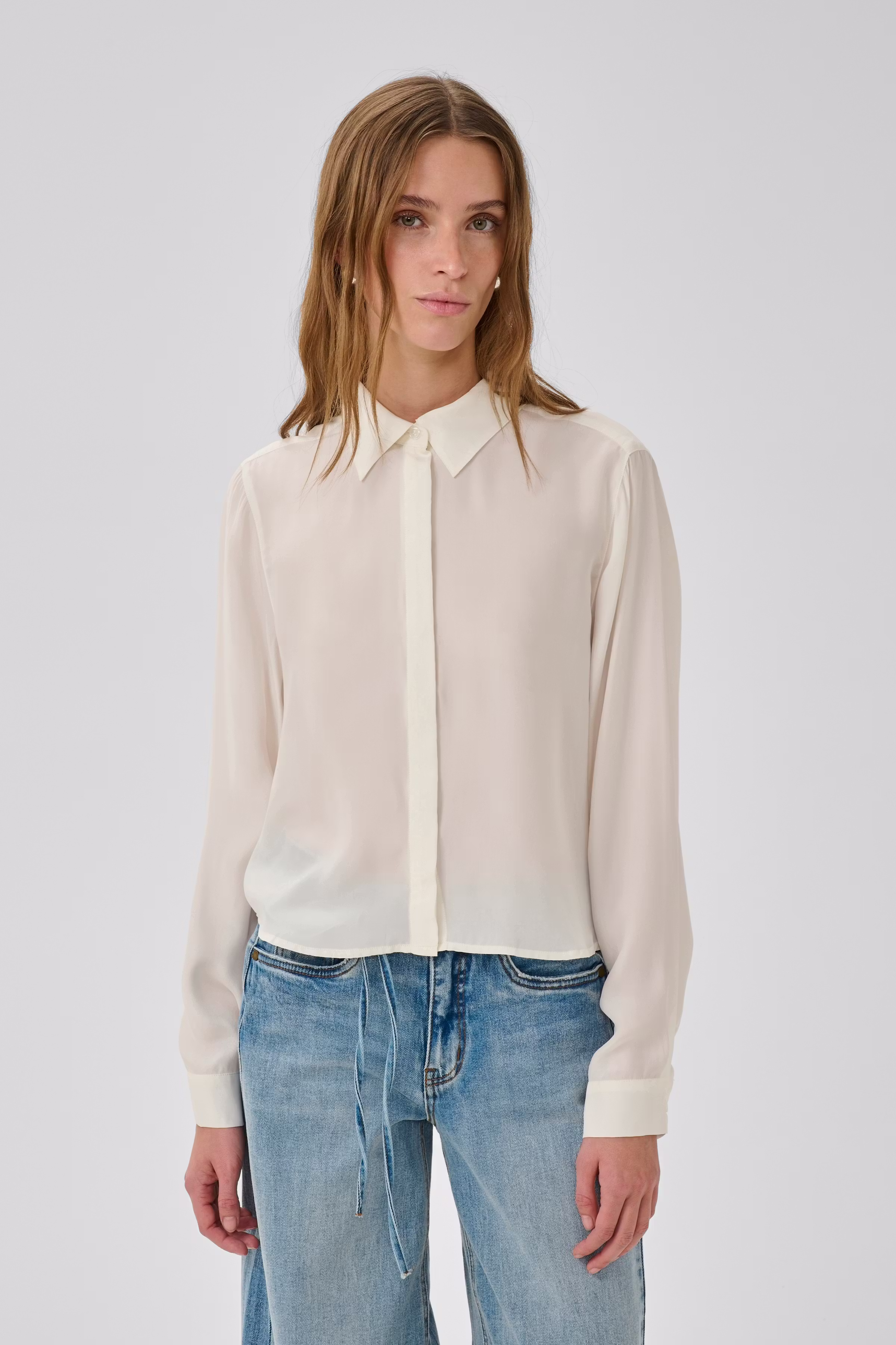 MWSilk Shirt in 100% silk LOOKBOOK FRONT 10705353-110602