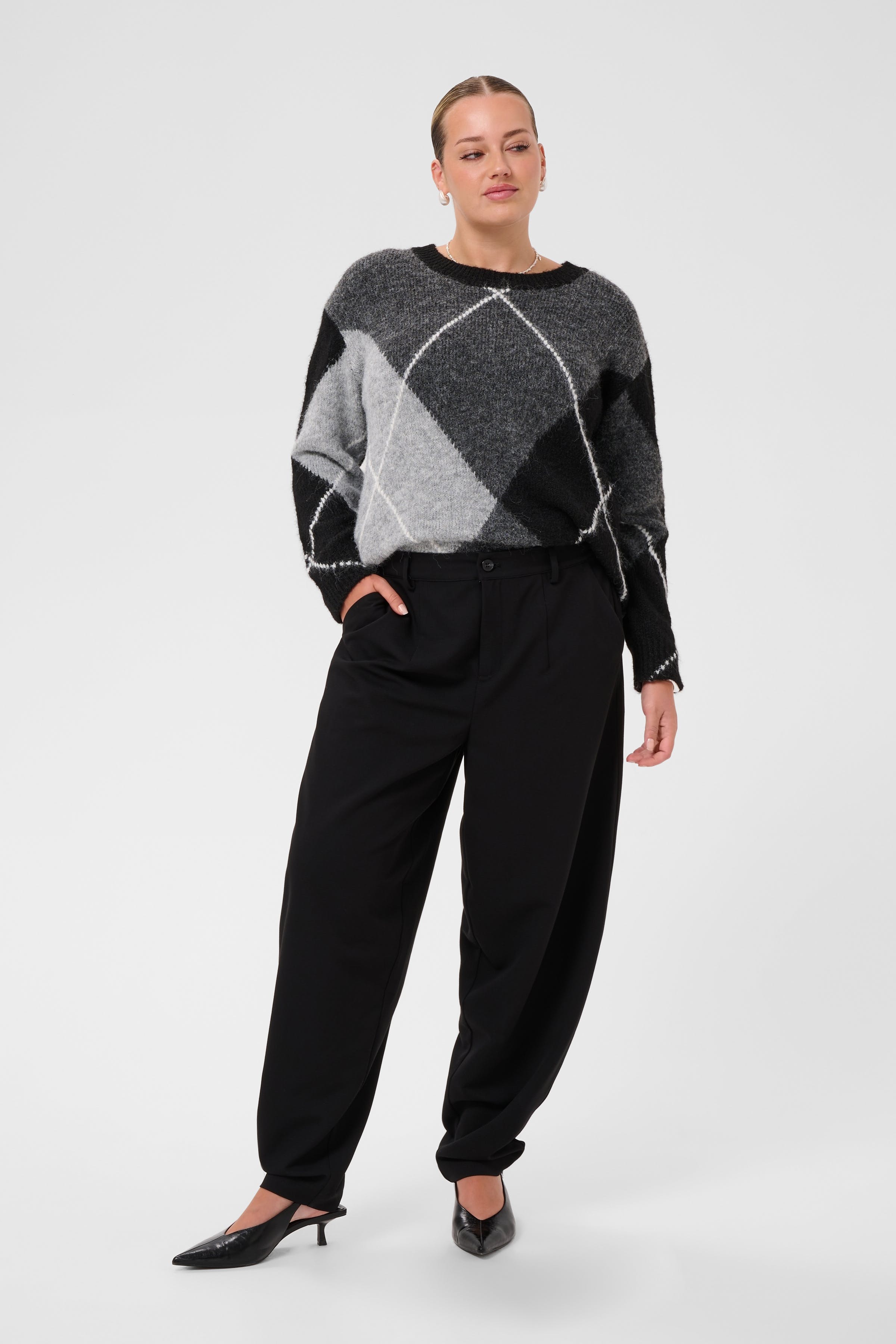 KCsakira Trousers LOOKBOOK FRONT 10584442-100121