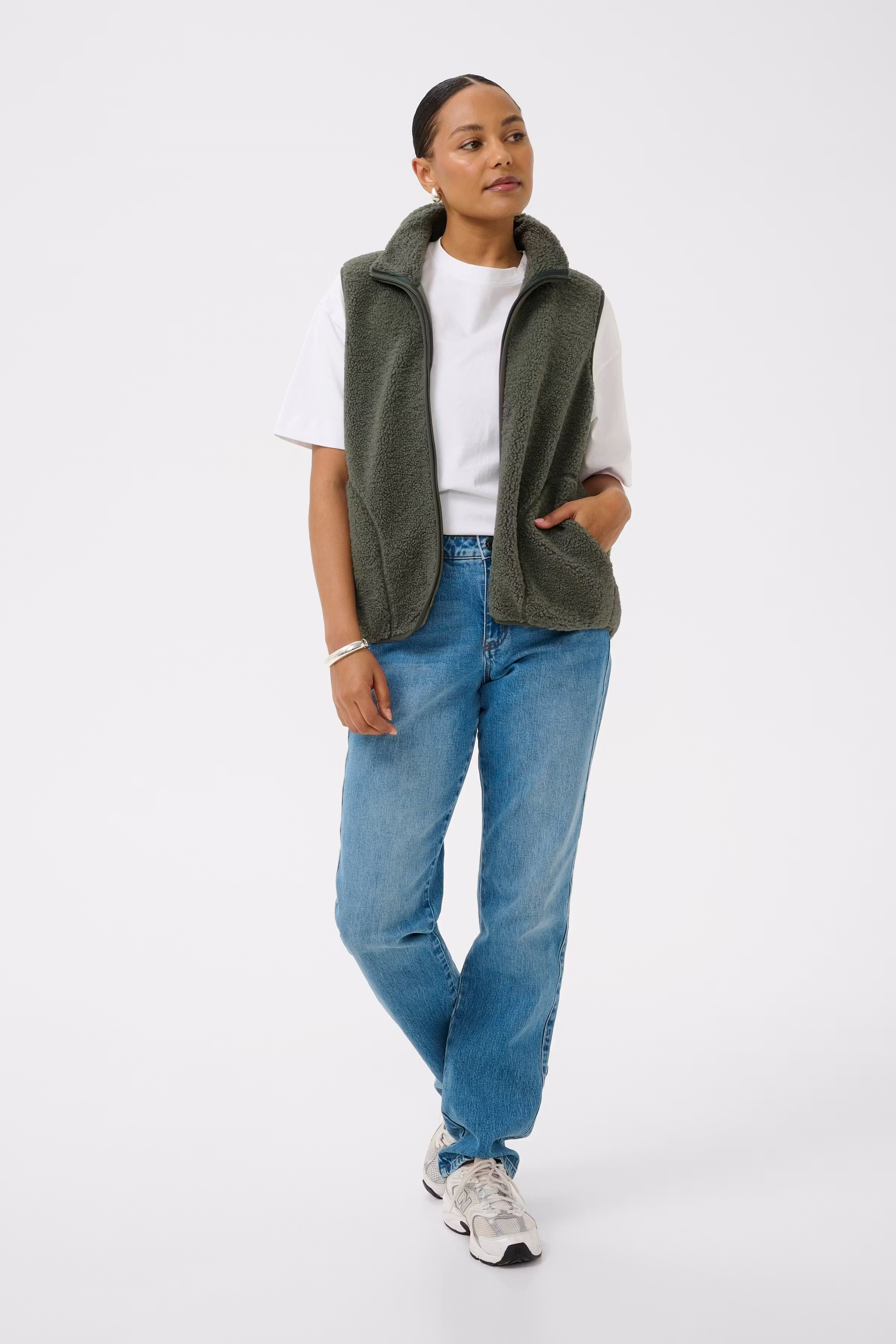 KAally Vest LOOKBOOK FRONT 10512029-176212
