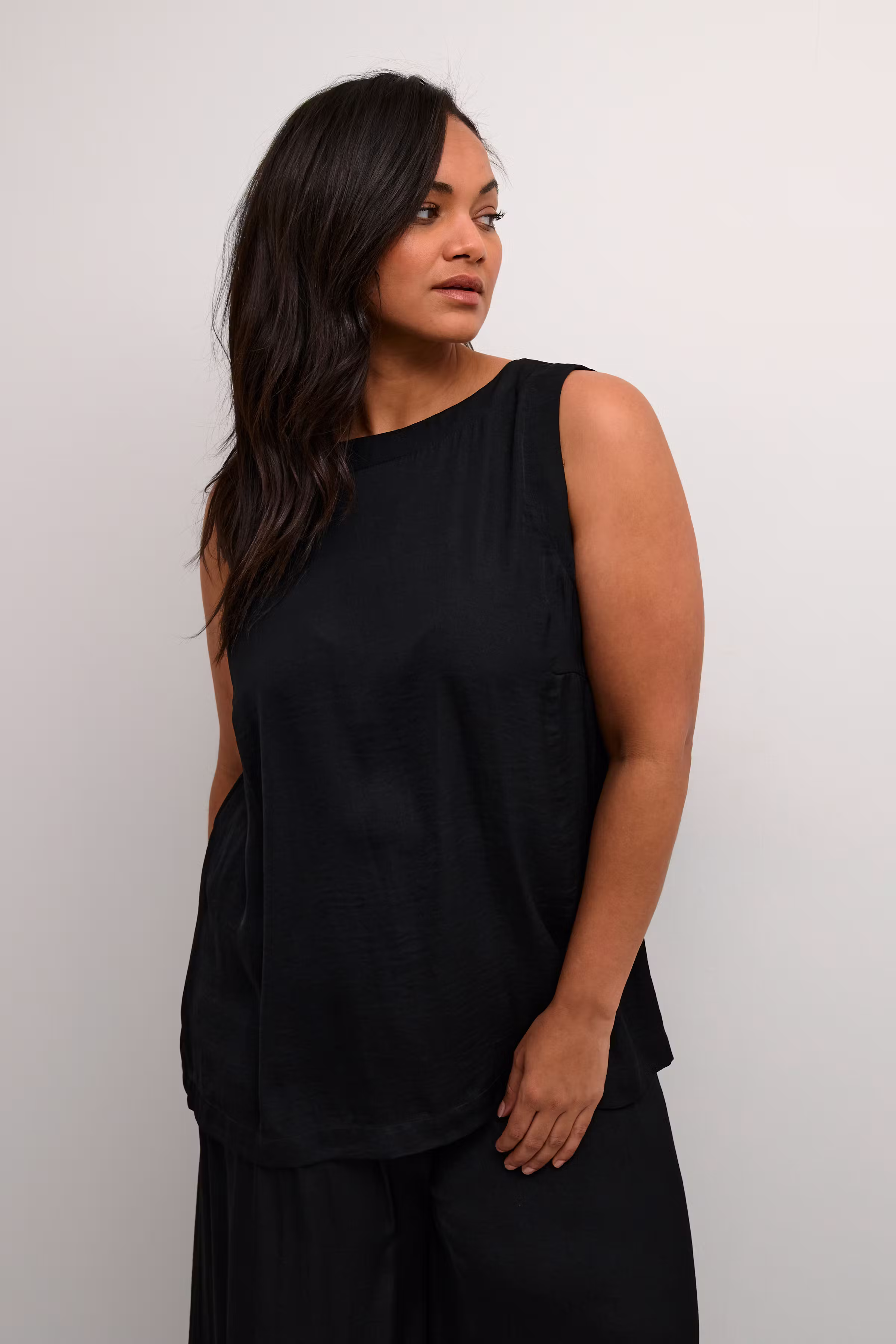 KCamalie Top LOOKBOOK FRONT 10582463-100121