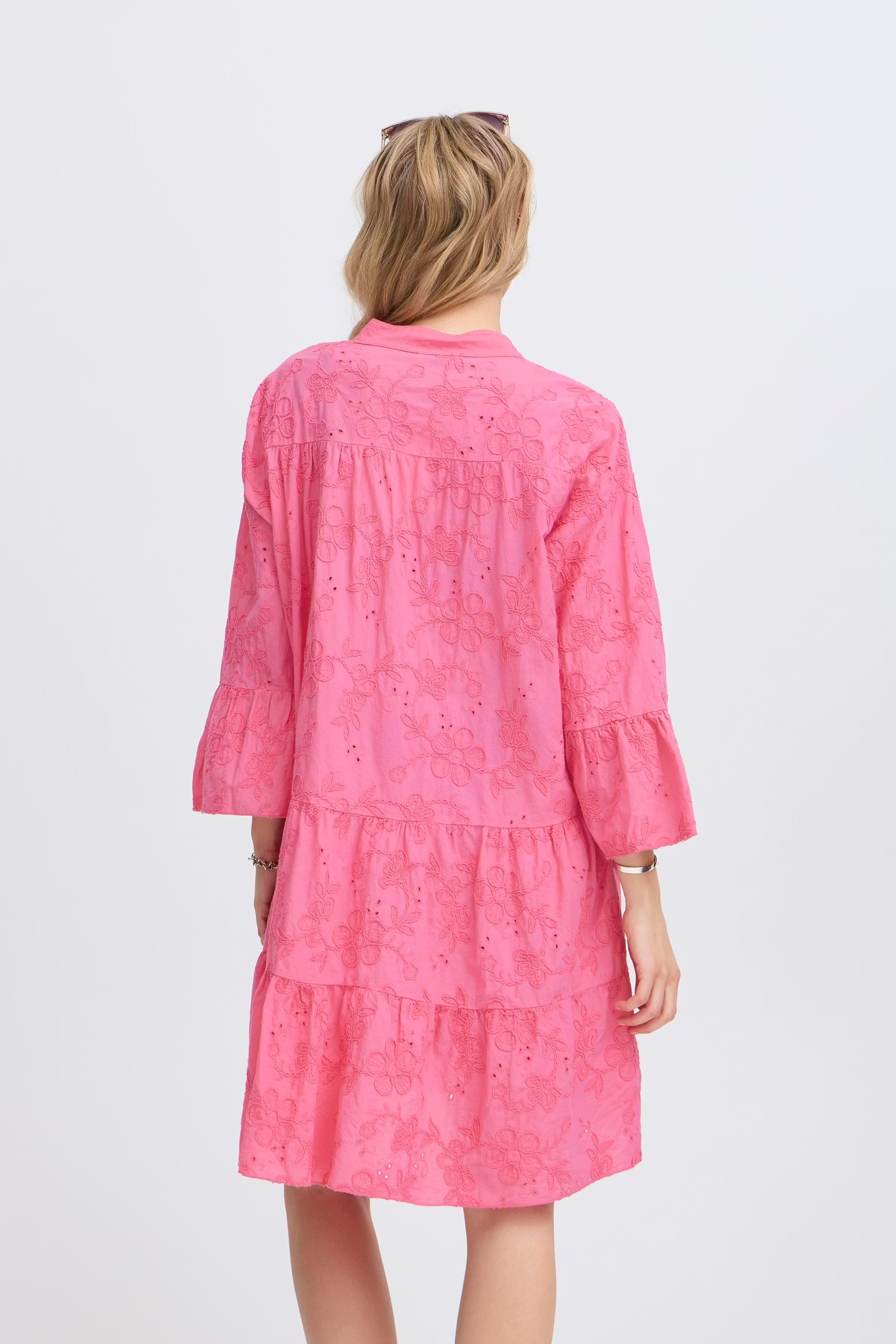 SBLUCKY Kleid LOOKBOOK BACK 22100982-182133