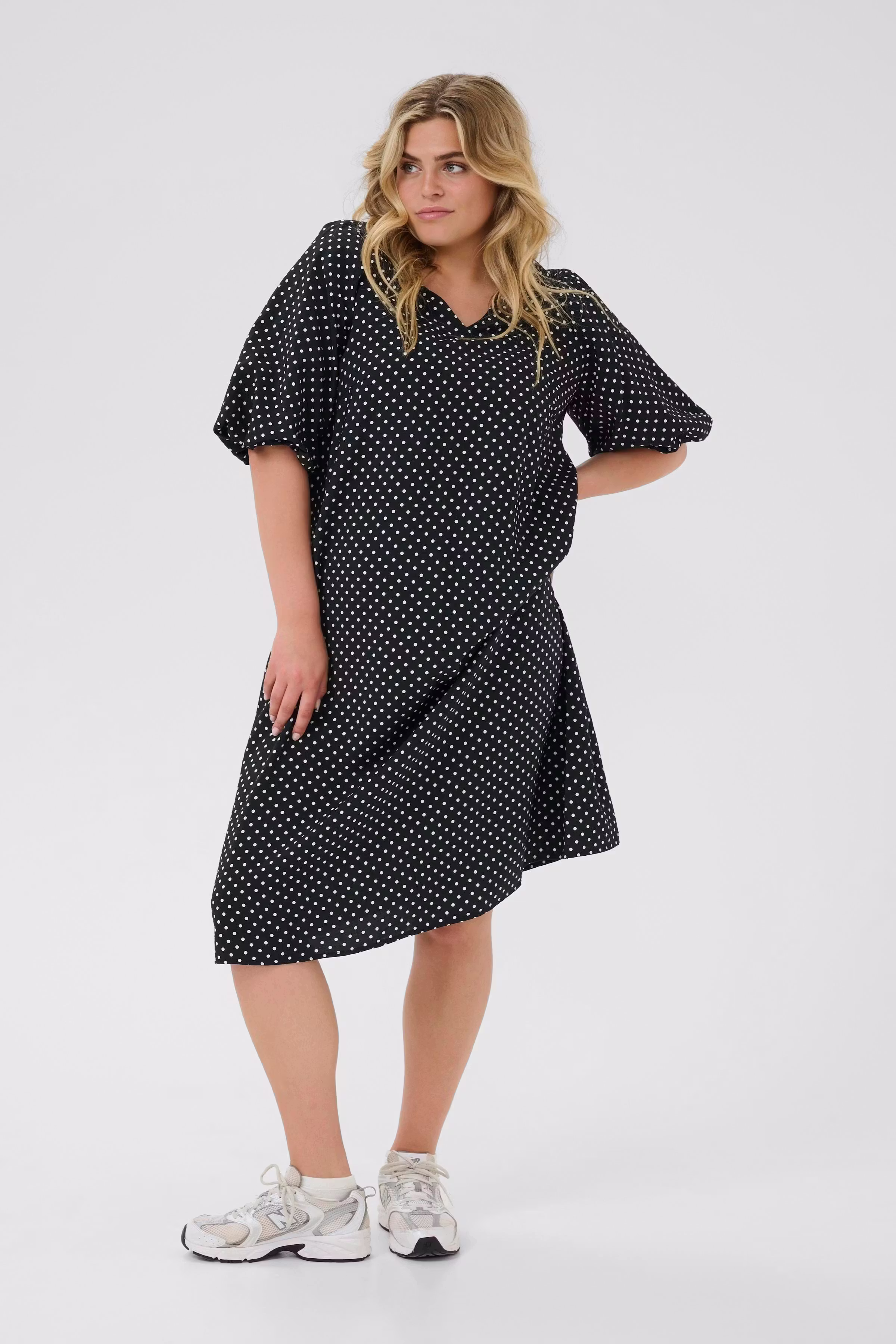 KCgina Klänning LOOKBOOK FRONT 10583436-107967