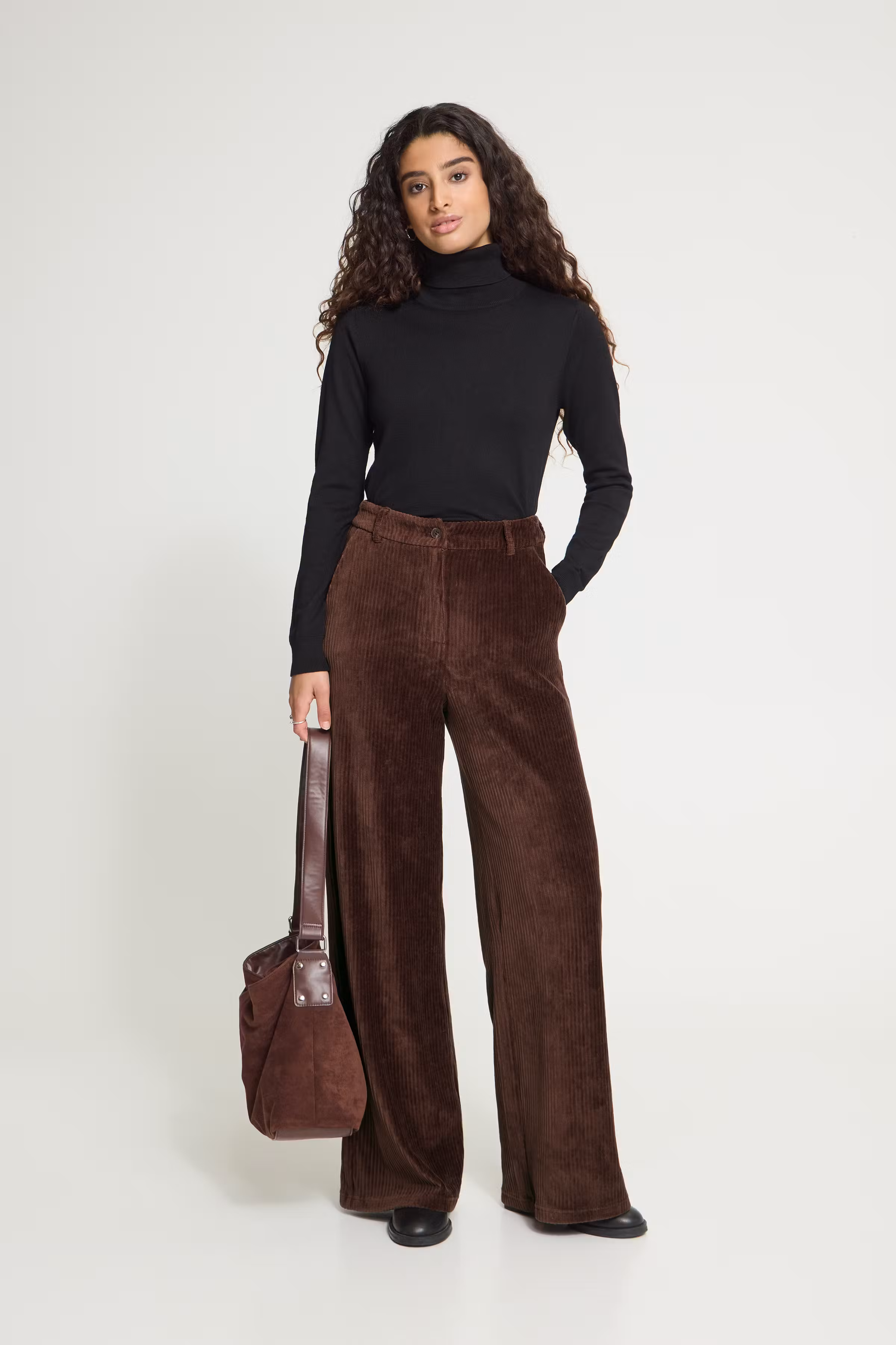 IHTAMARY Bukser LOOKBOOK FRONT 20126373-191419