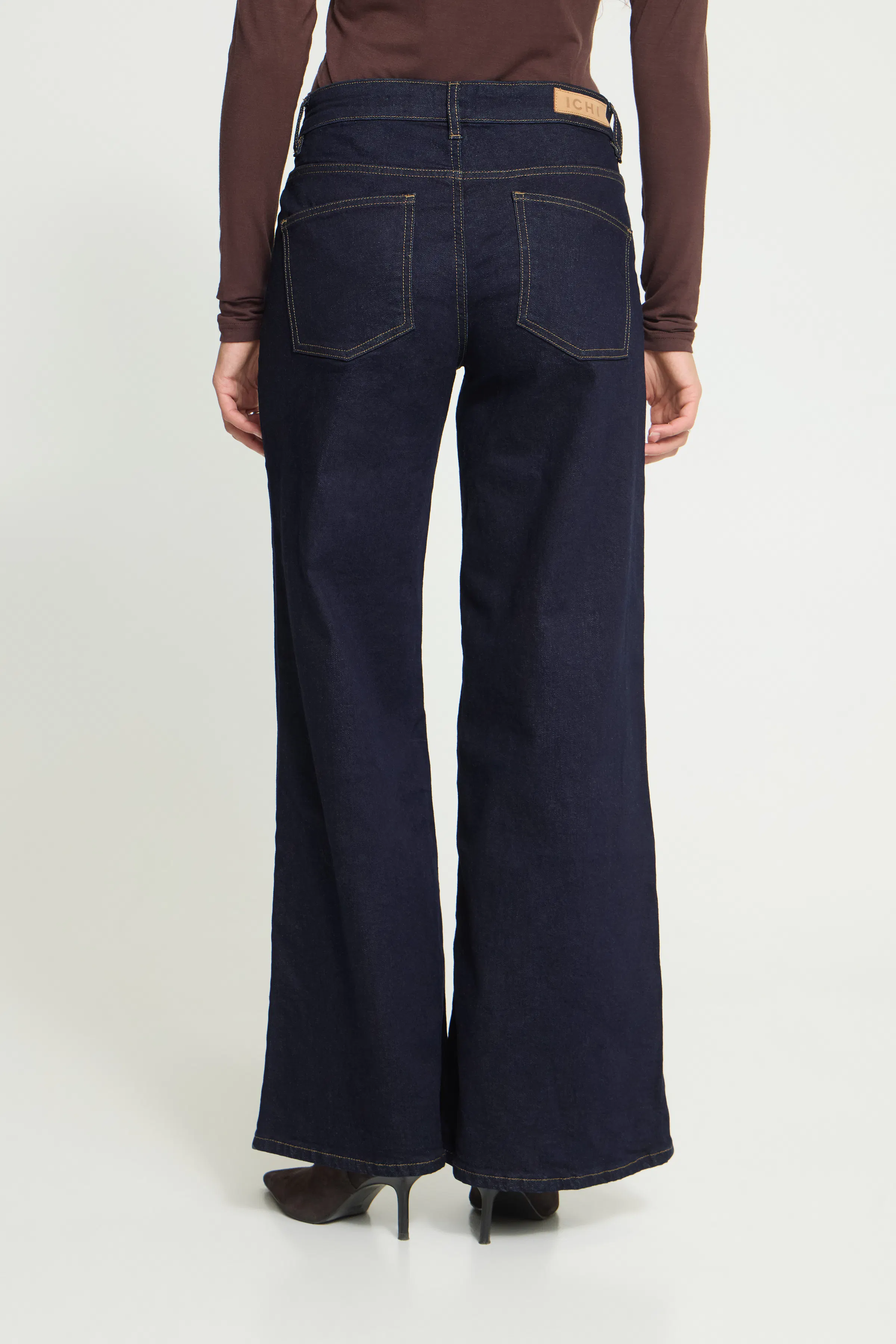 IHTWIGGY WIDE Jeans LOOKBOOK BACK 20119022-900009119