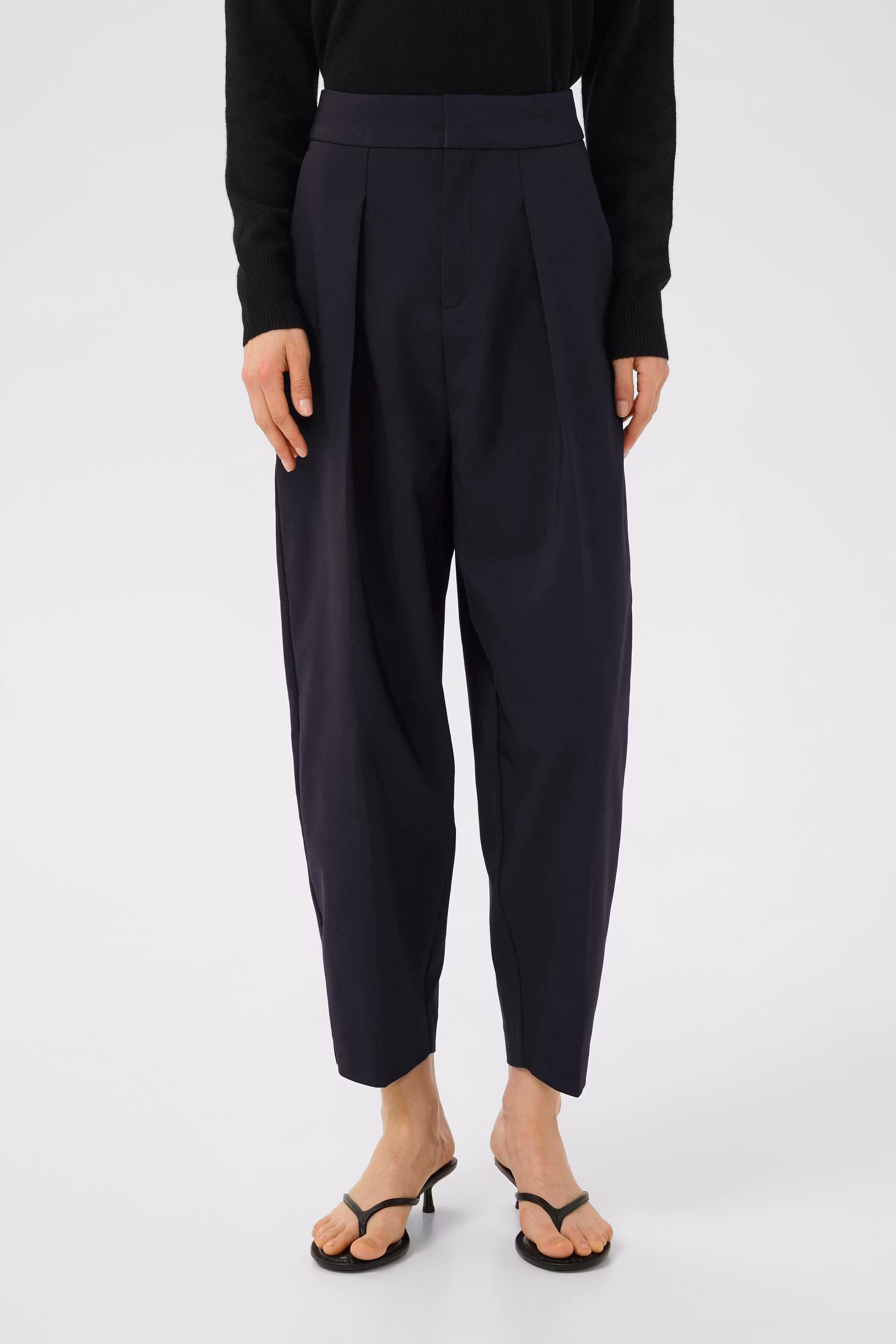 ZellaIW Barrel Trousers LOOKBOOK FRONT 30107207-300005