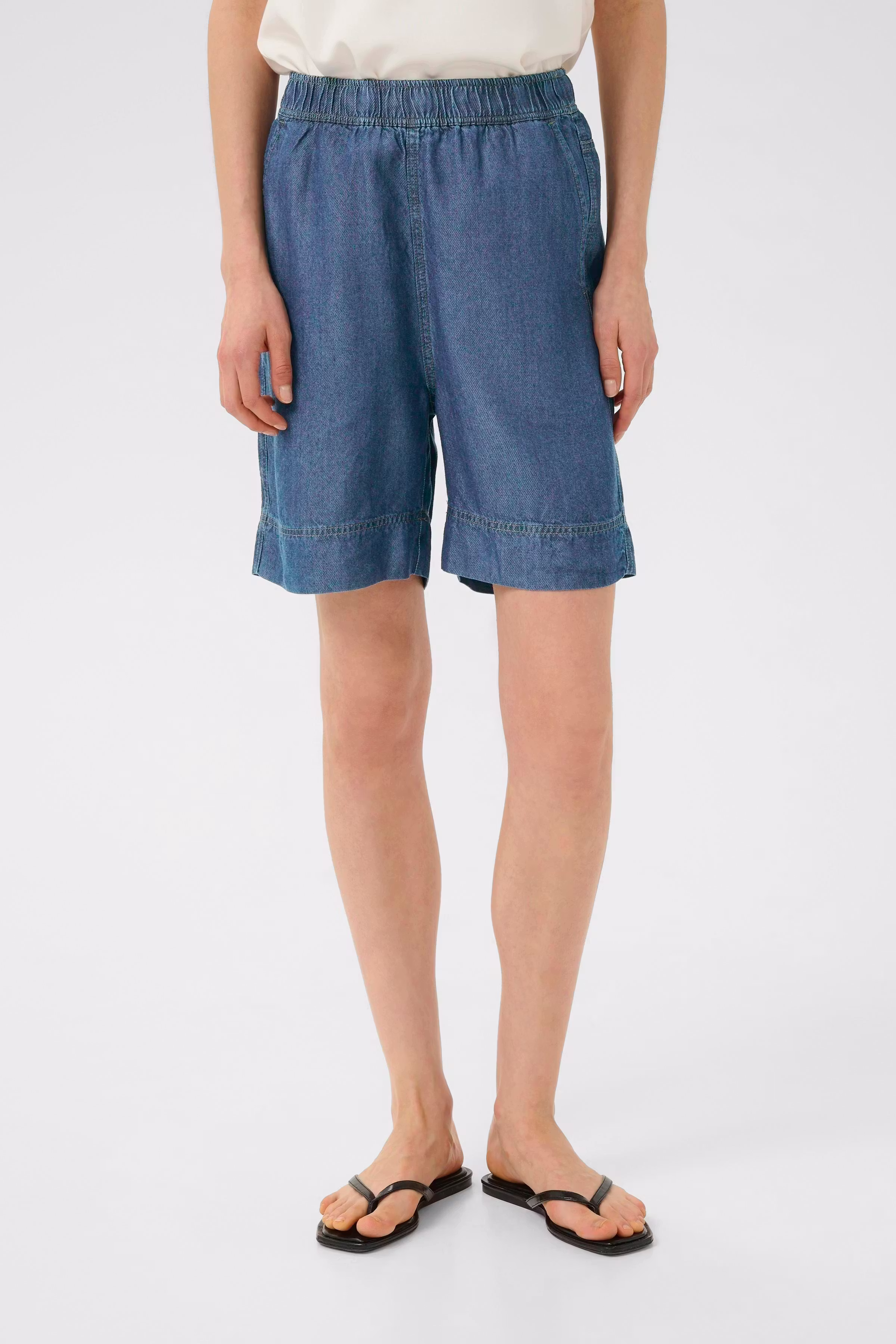 RachelIW Shorts LOOKBOOK FRONT 30110312-301979