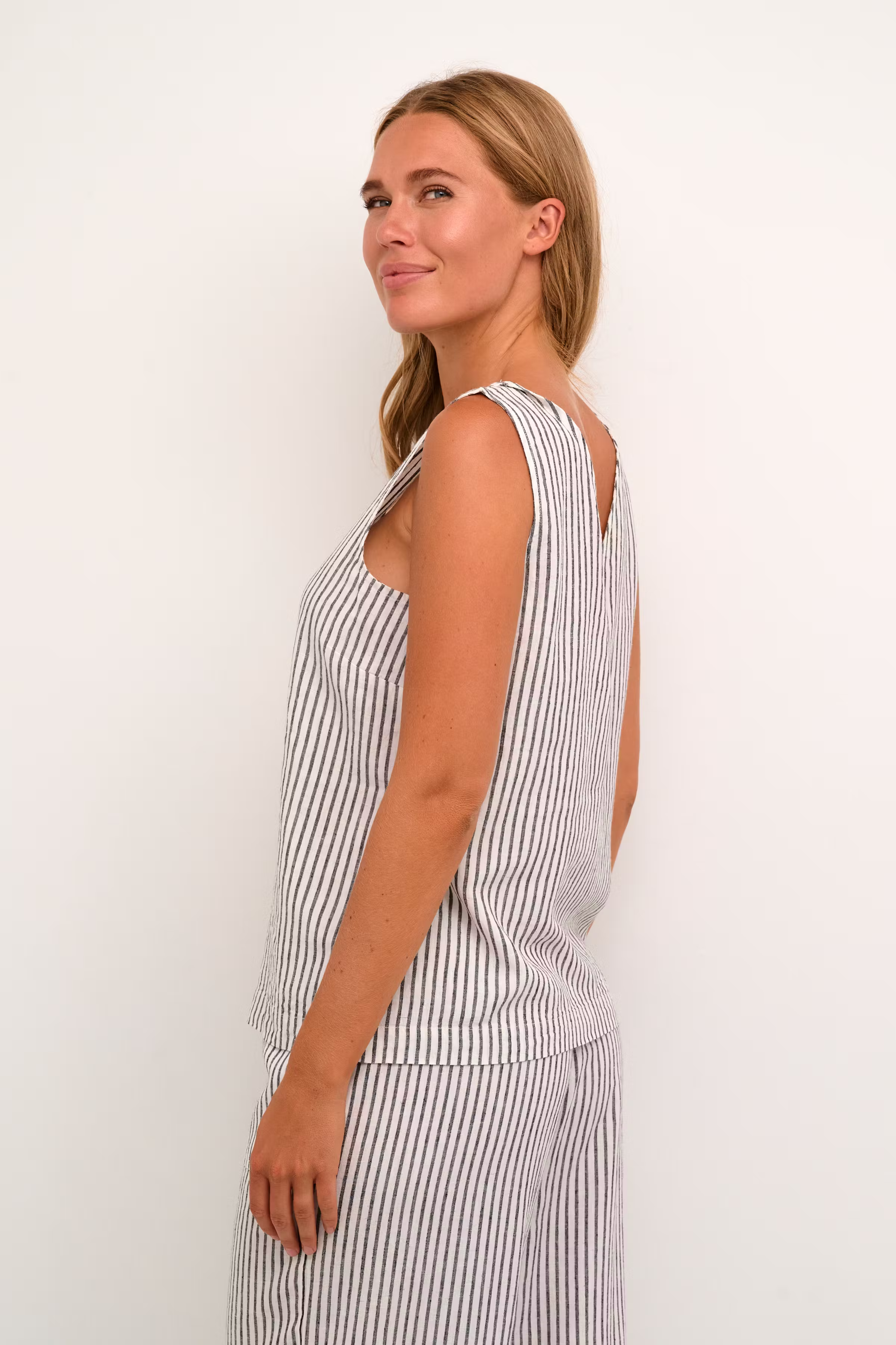 KAmilia Hørtop LOOKBOOK BACK 10508426-105465